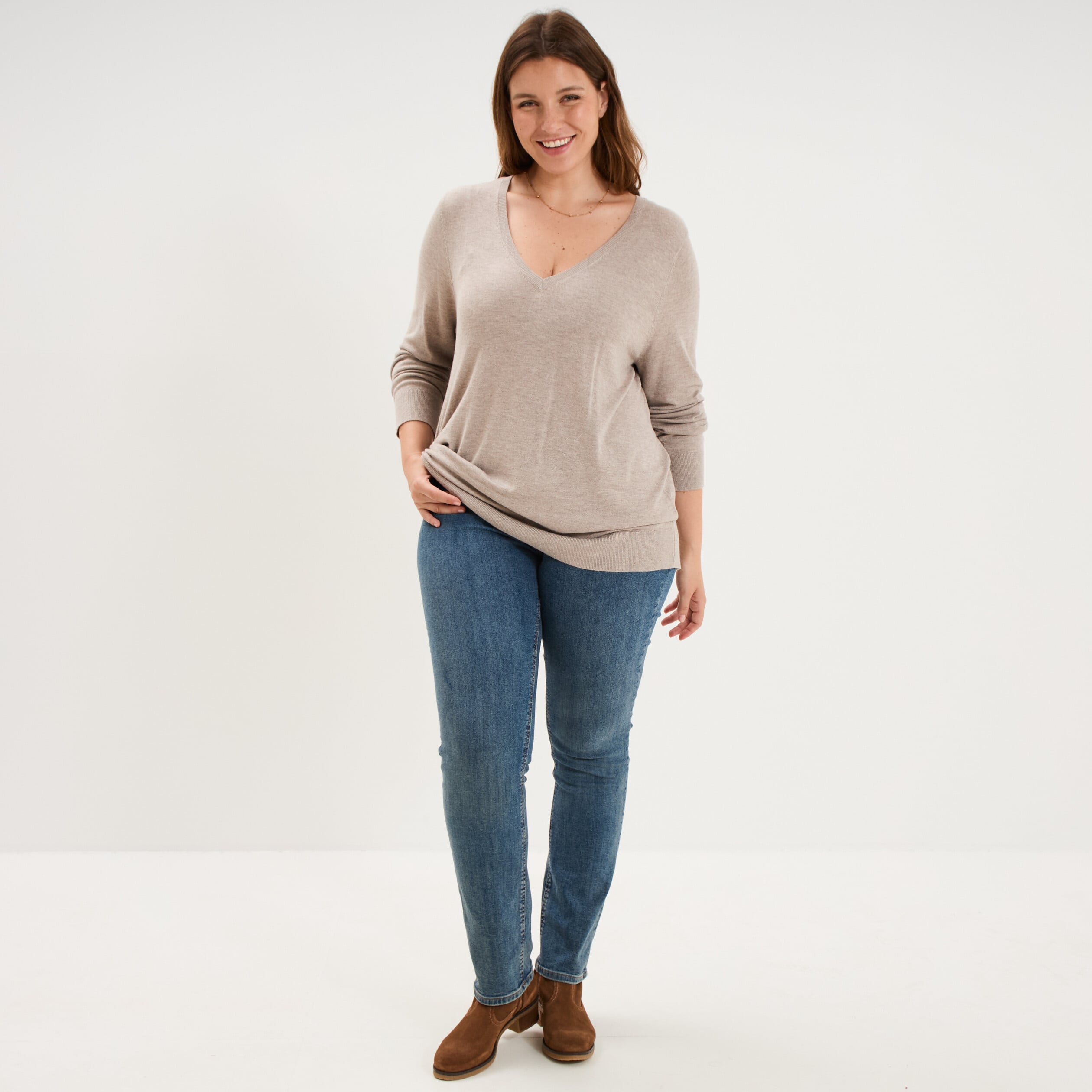 Pull fin col en V manches longues beige femme grande taille