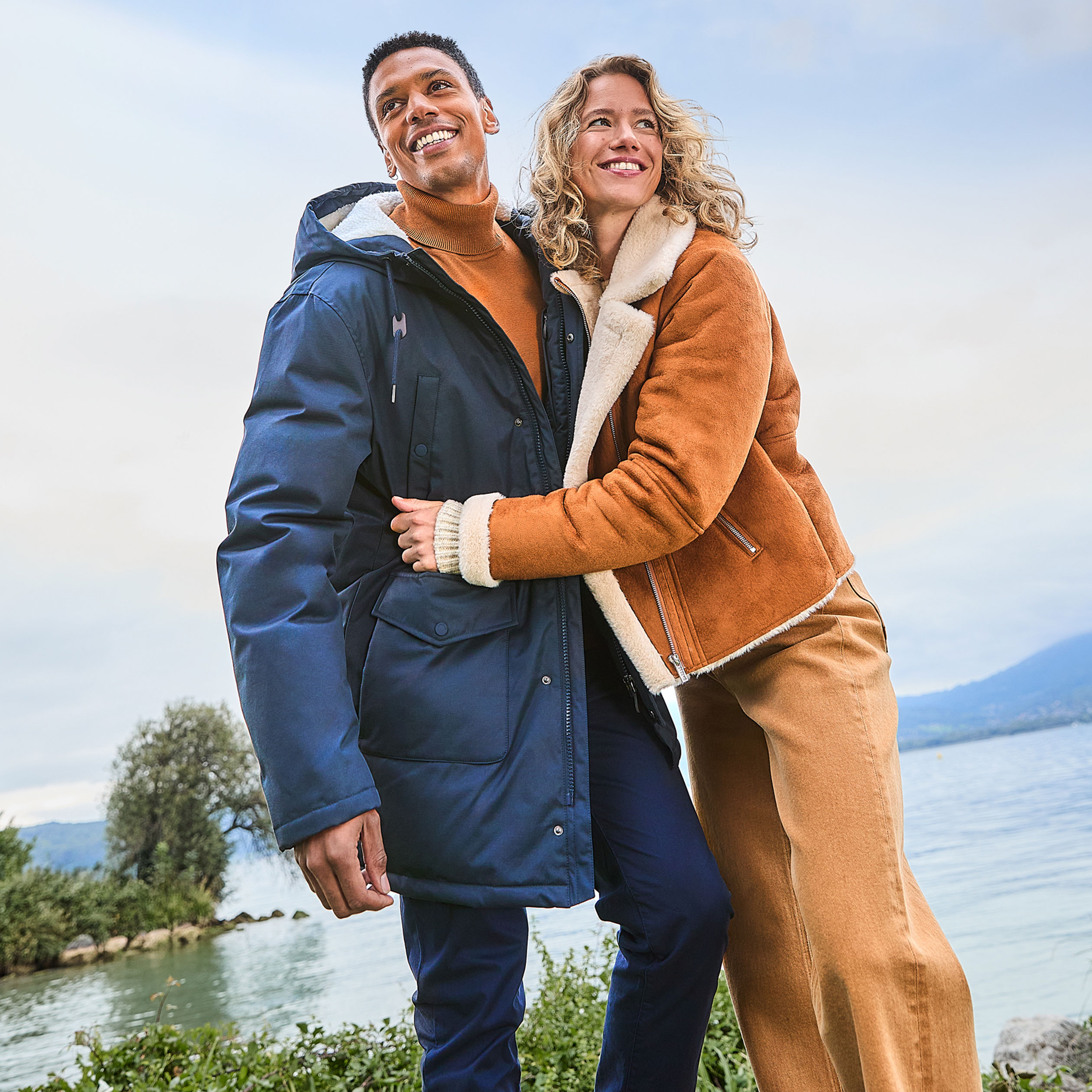 parka mi longue doublee a capuche bleu fonce homme Parka mi-longue doublée à capuche bleu foncé homme
