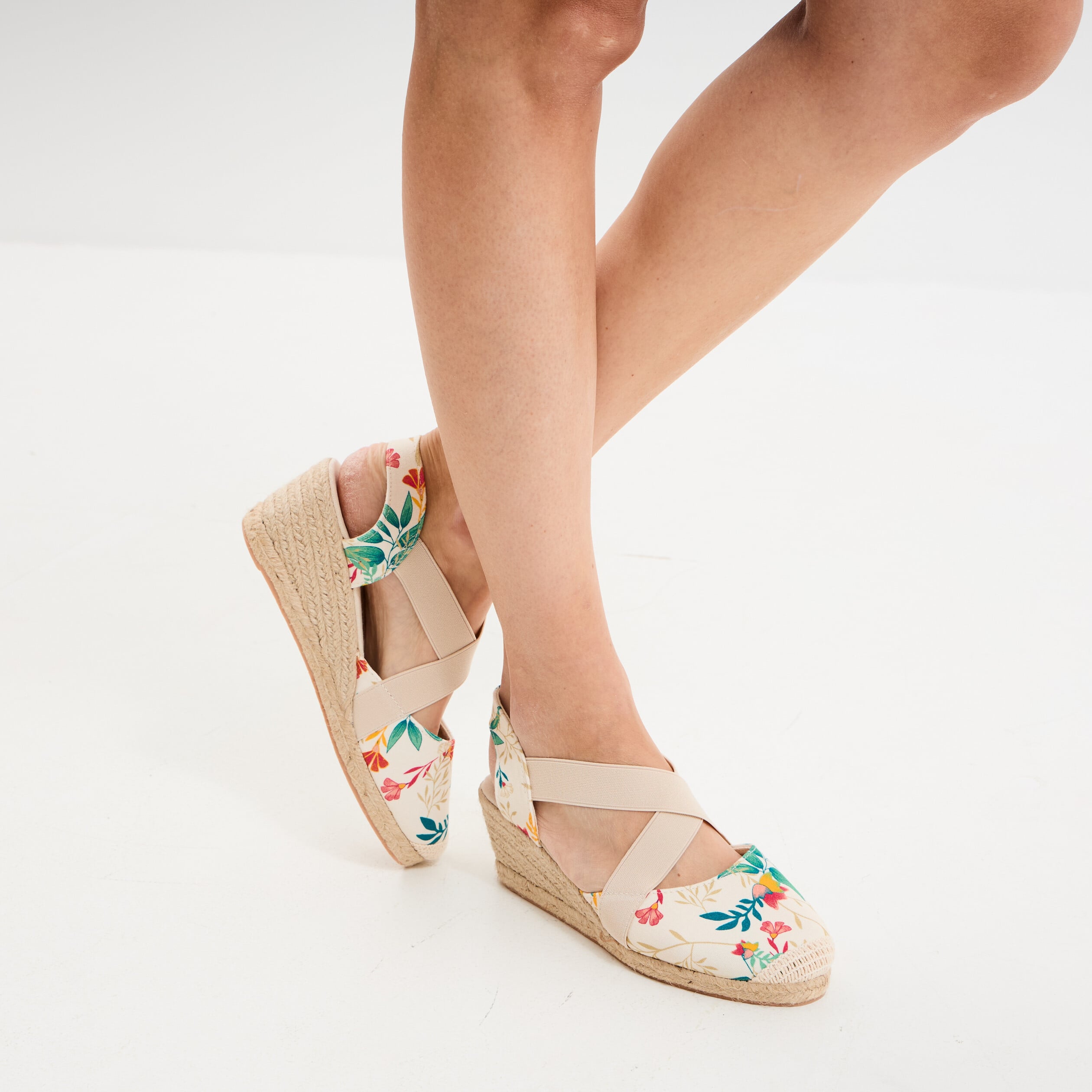 Sandales espadrilles compens&eacute;es en toile multicolore femme