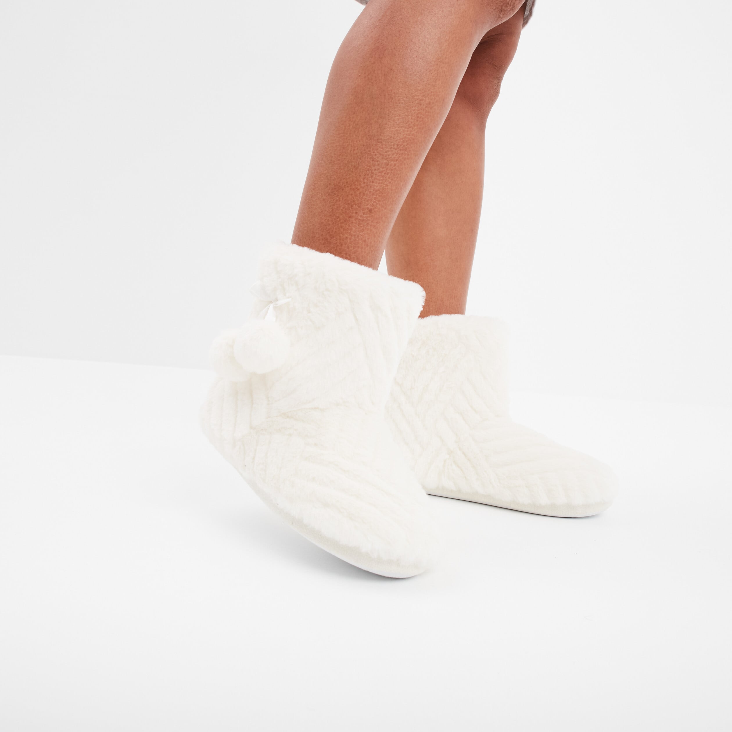 Chaussons bottines fourr&eacute;s blanc femme