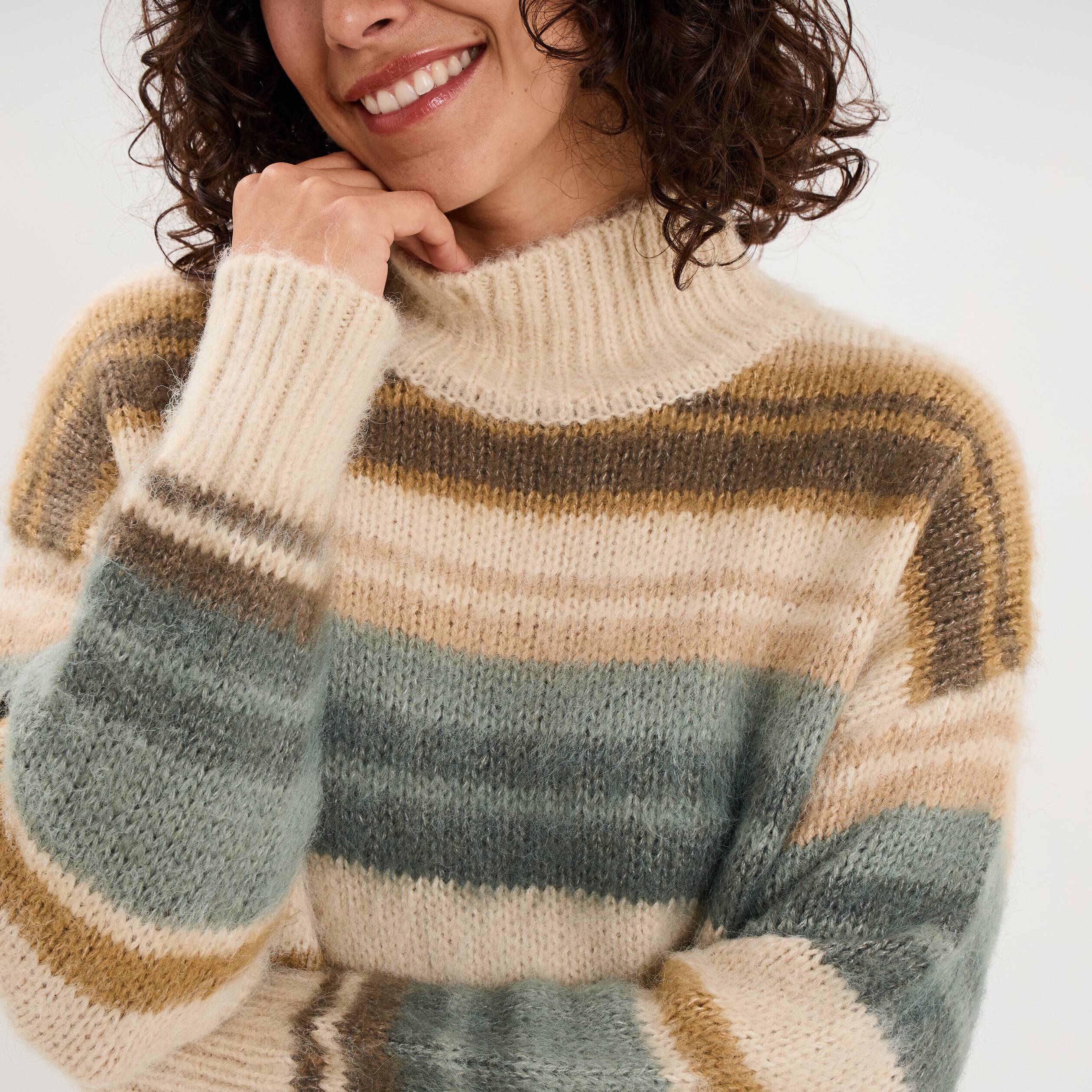 Pull col montant manches longues vert olive femme