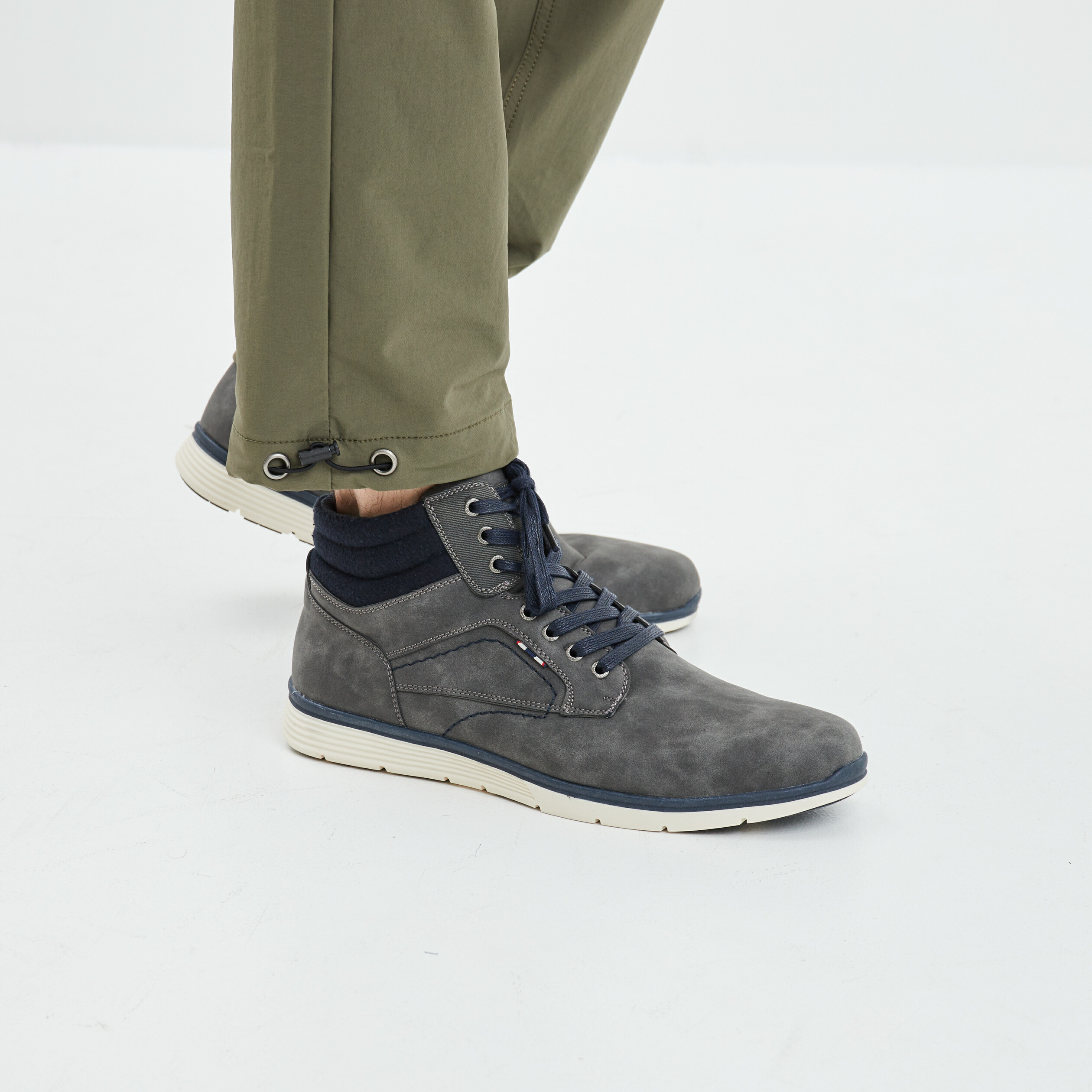 Bottines montantes &agrave; lacets gris homme