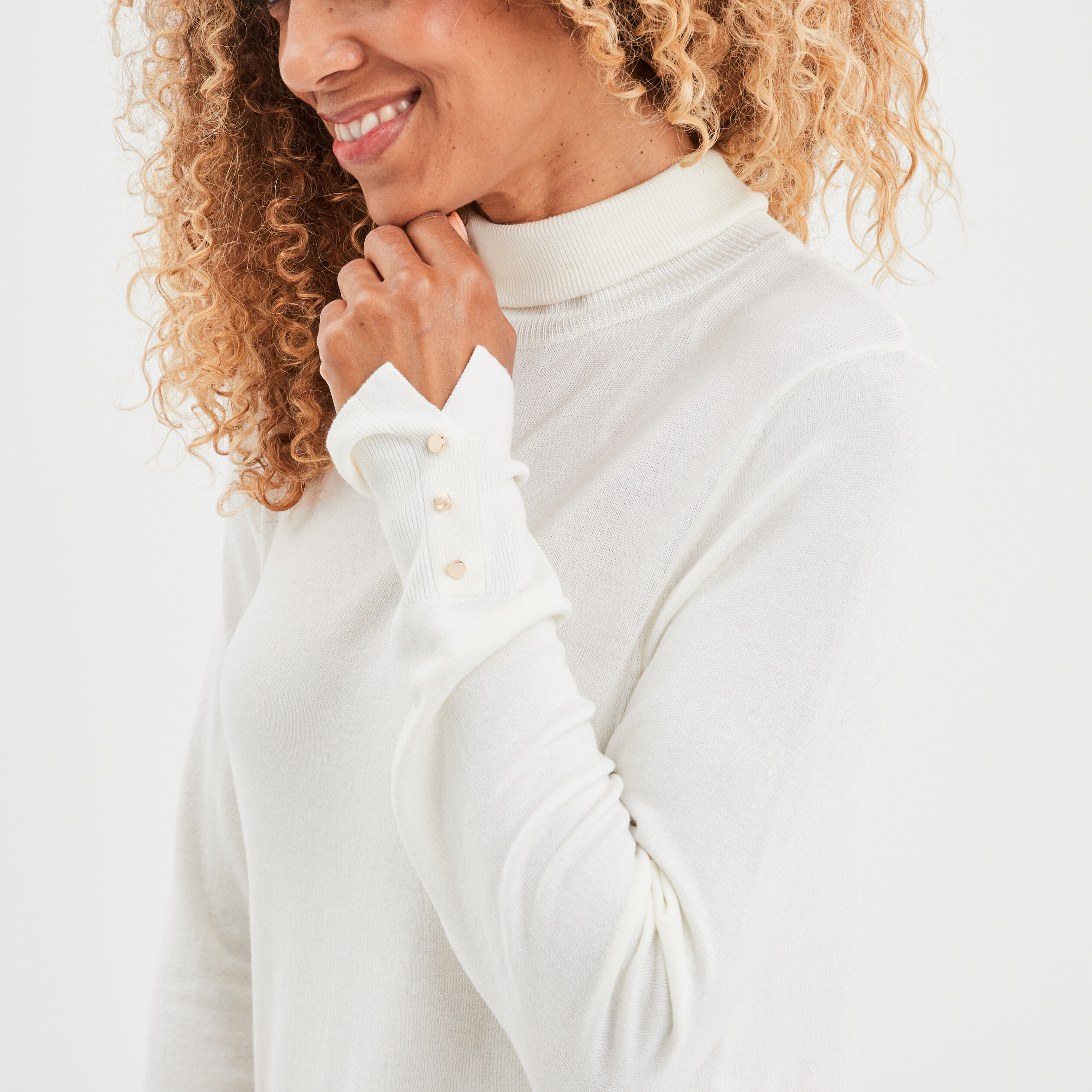 Pull col roulé boutons aux poignets blanc femme