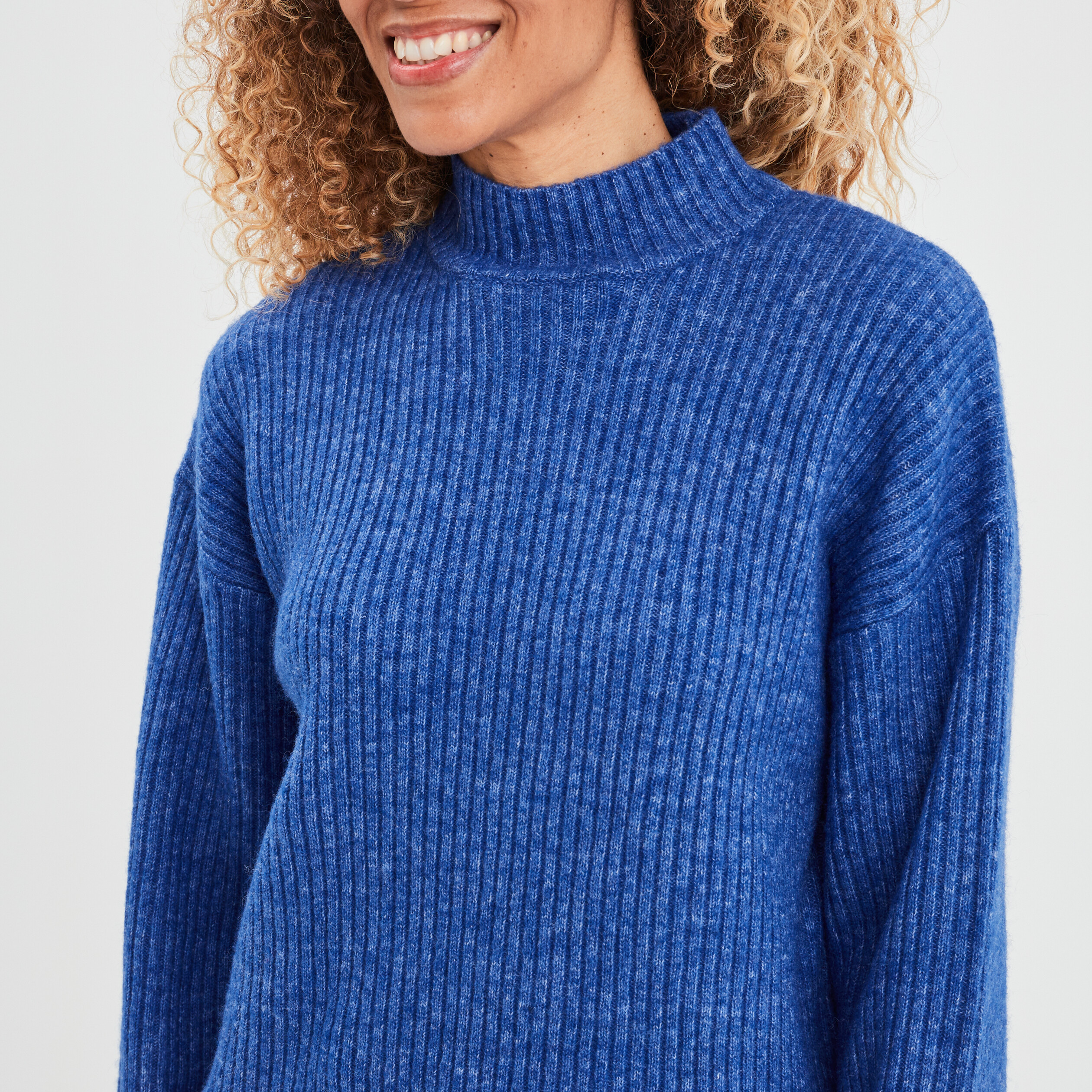 Pull col montant bleu femme