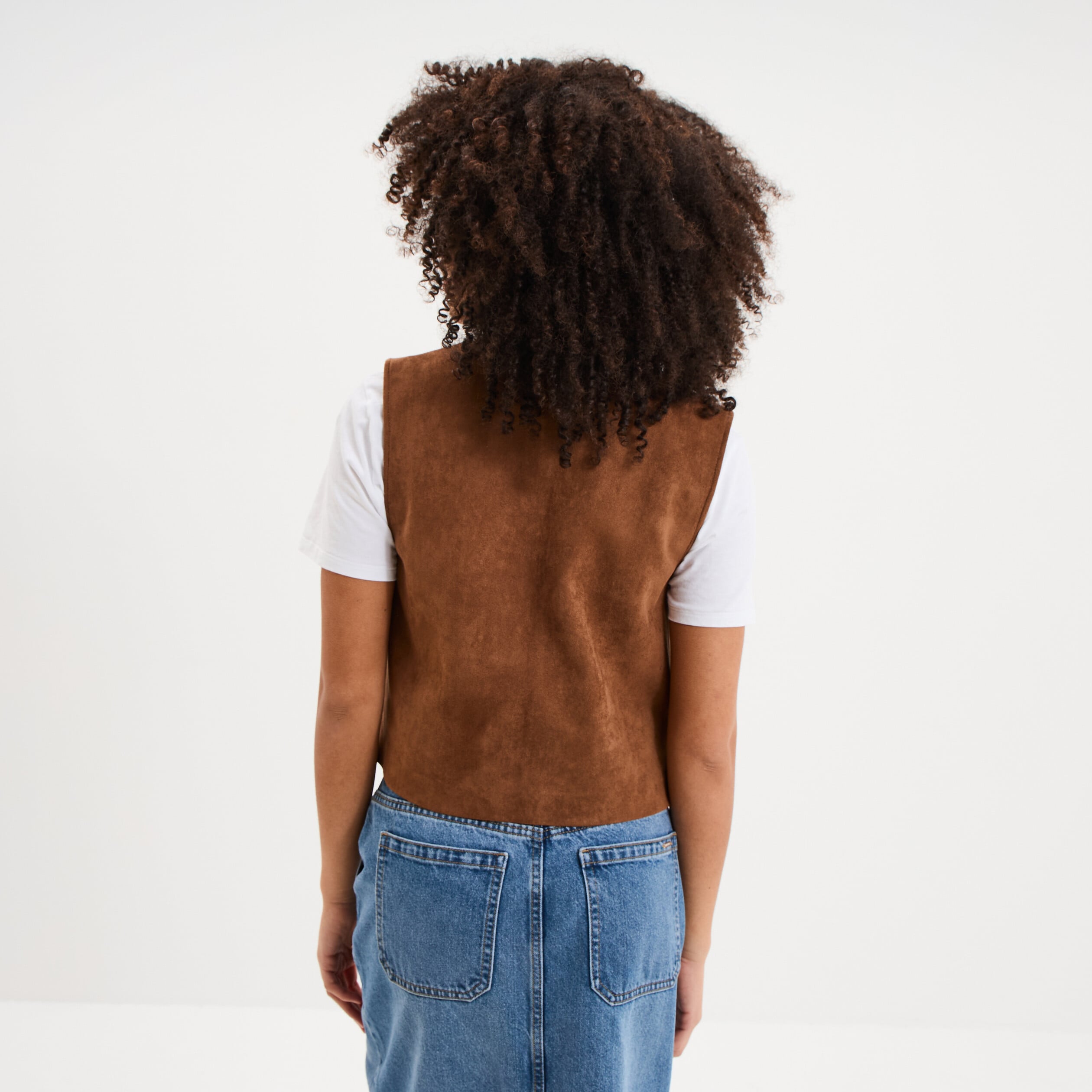 Veste sans manches brod&eacute;e en su&eacute;dine marron femme