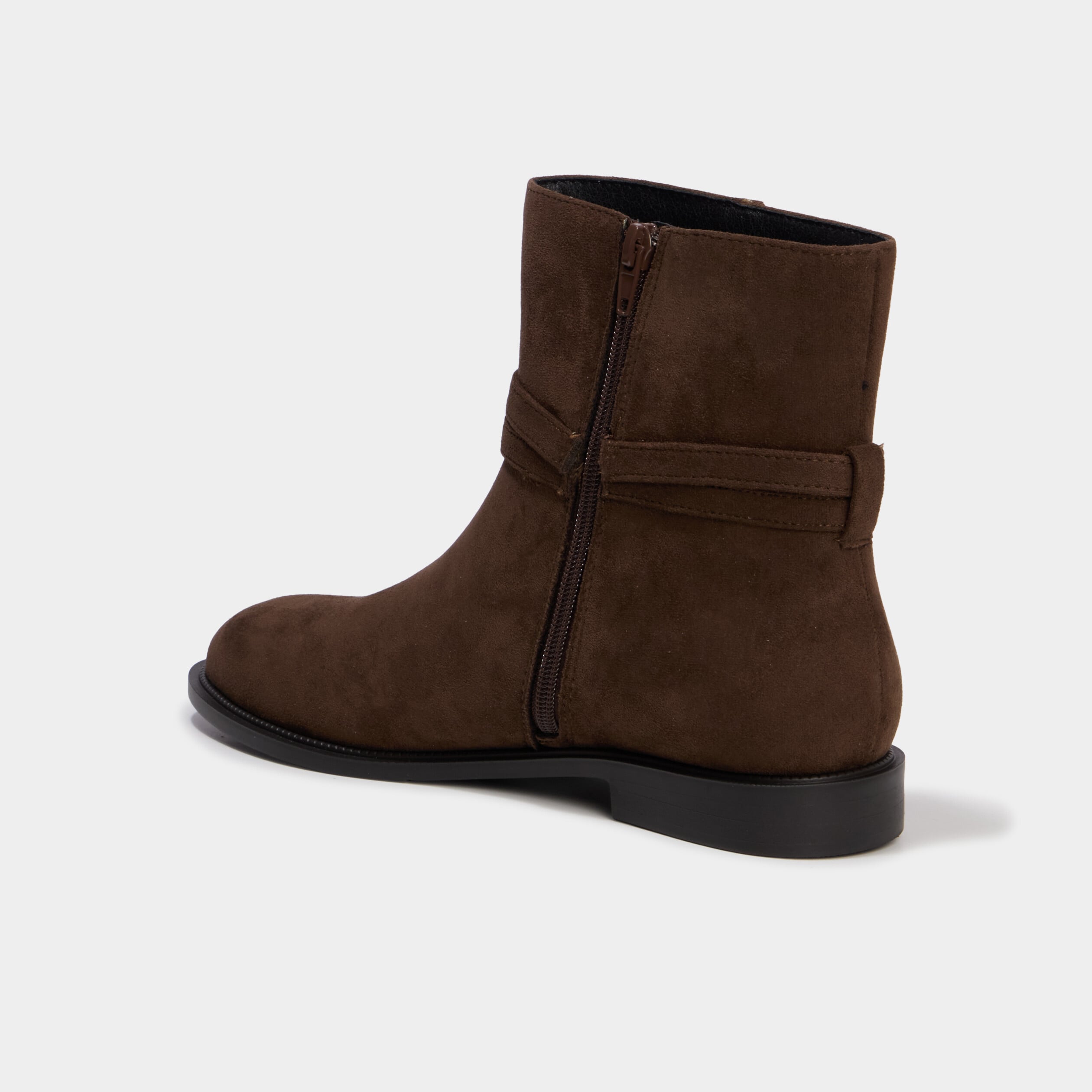 Bottines plates &agrave; boucle en su&eacute;dine taupe femme
