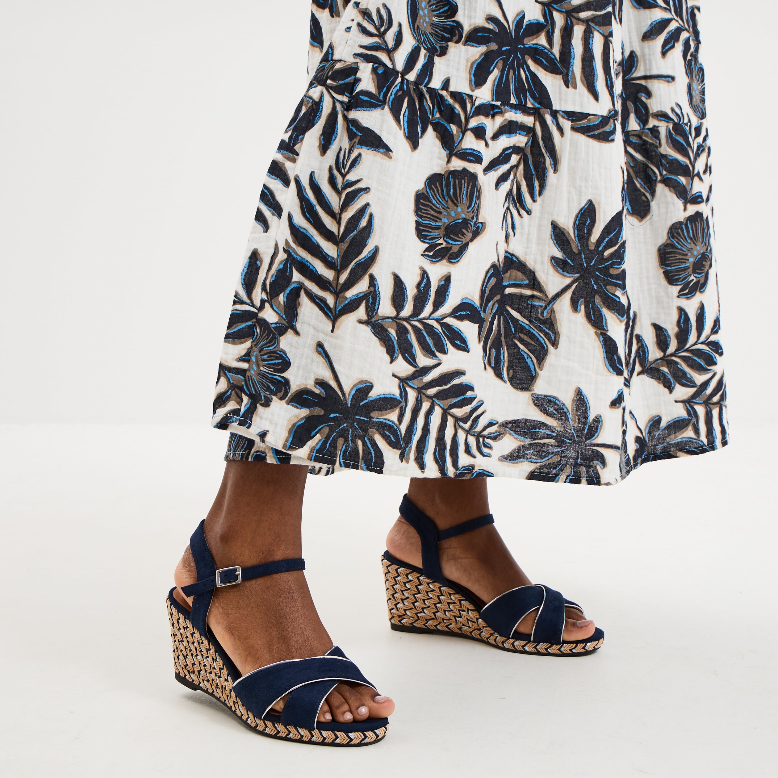Sandales &agrave; talons compens&eacute;s bleu marine femme
