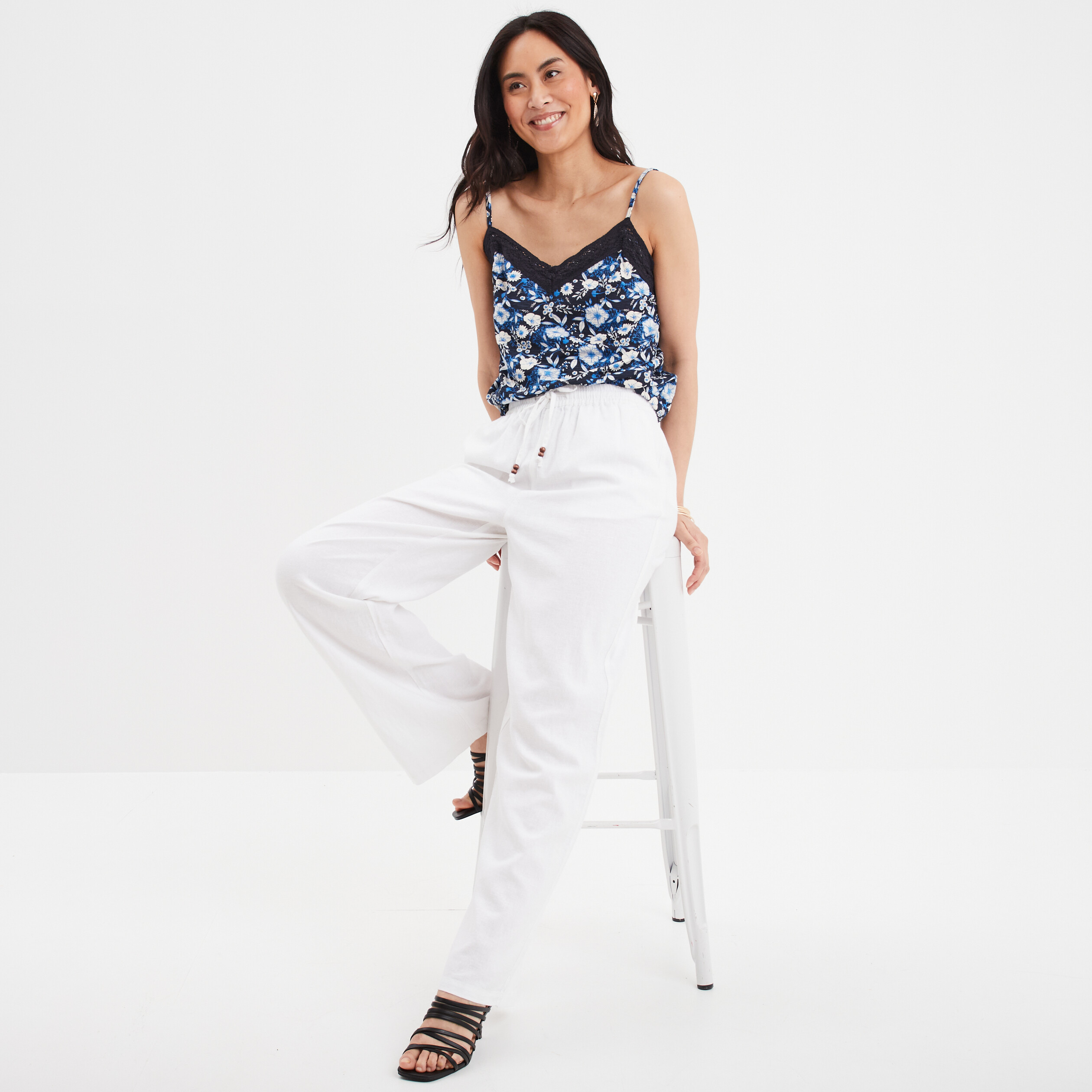 debardeur bandes macrame au col bleu marine femme Débardeur bandes macramé au col bleu marine femme