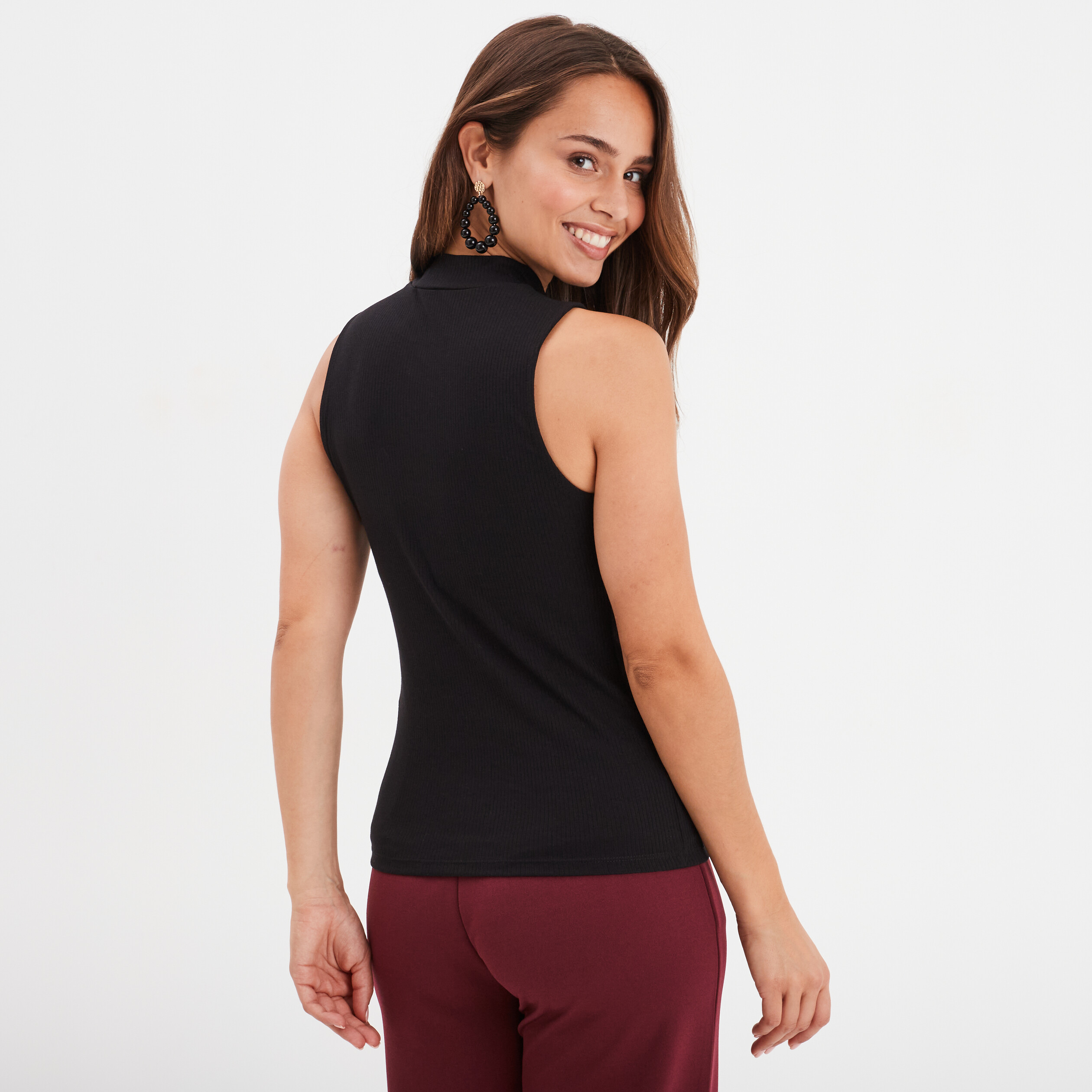 debardeur sans manches col montant noir femme Débardeur sans manches col montant noir femme