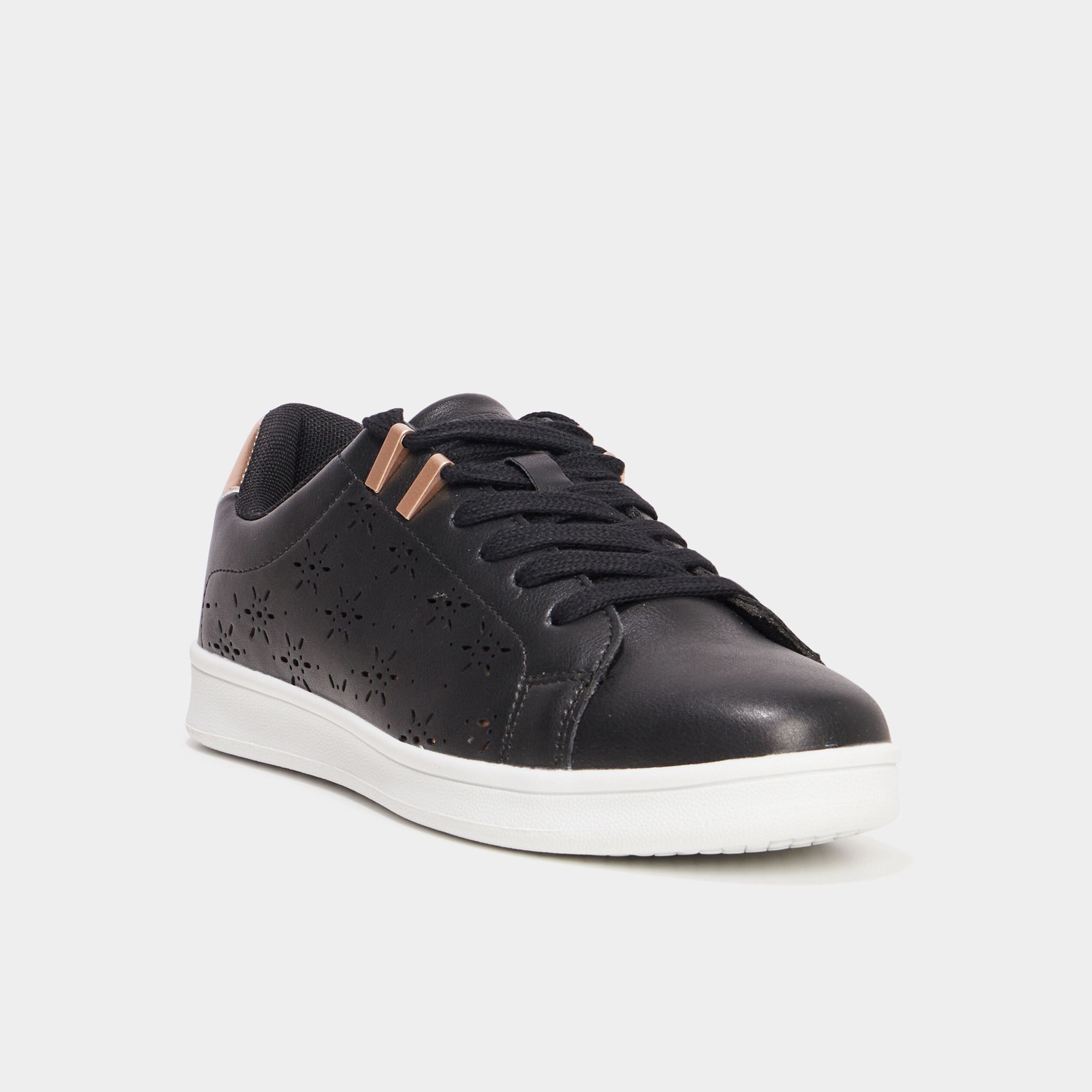 tennis basses perforees creeks noir femme Tennis basses perforées Creeks noir femme
