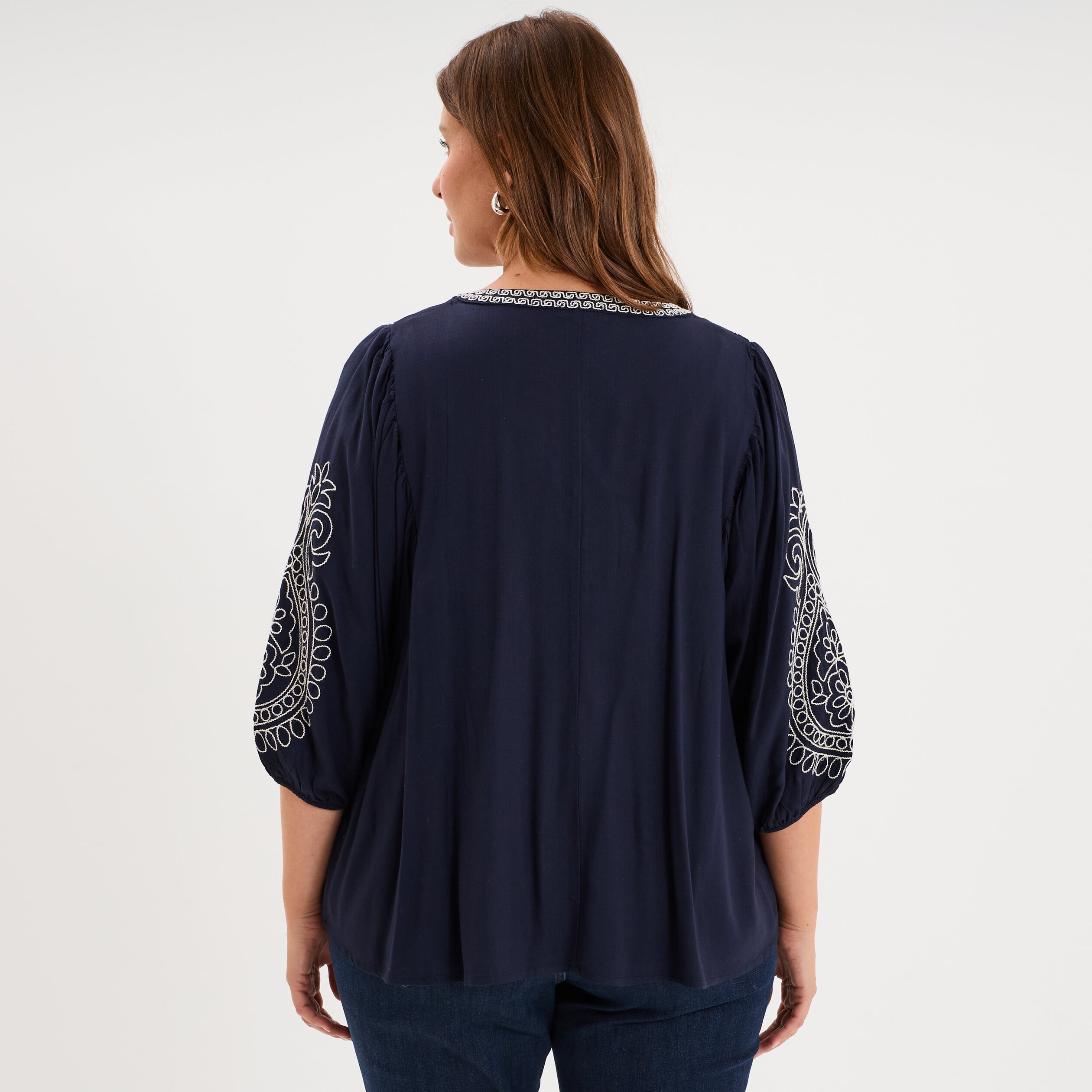 Blouse brod&eacute;e manches 3/4 col tunisien bleu fonc&eacute; femme grande taille