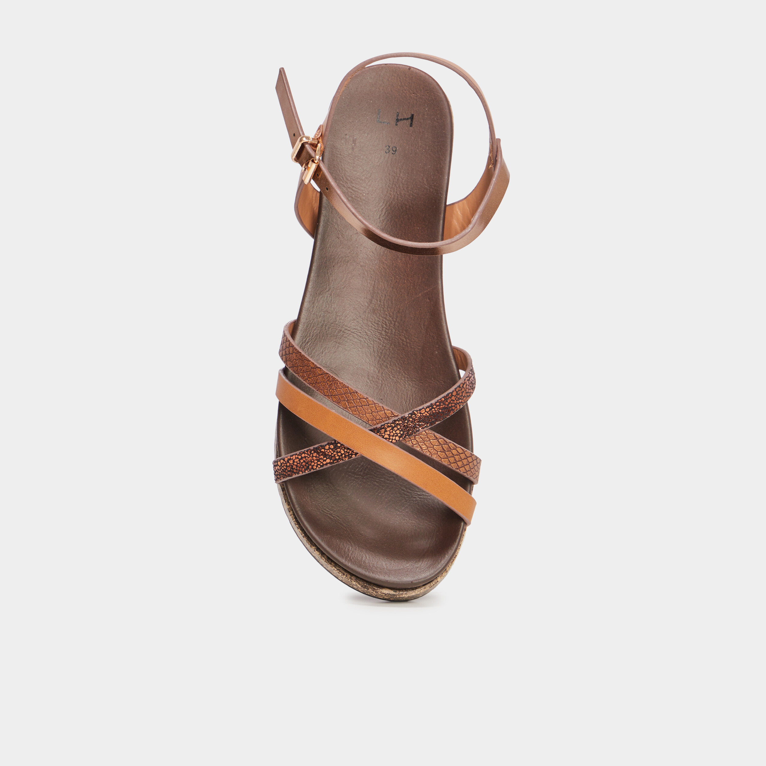 Sandales plates avec brides crois&eacute;es marron femme