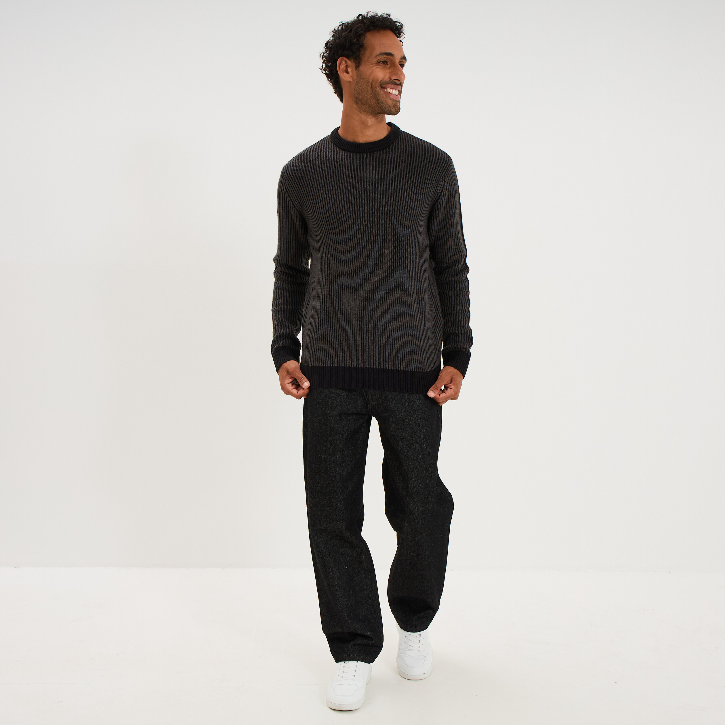 Pull c&ocirc;tel&eacute; col rond manches longues noir homme