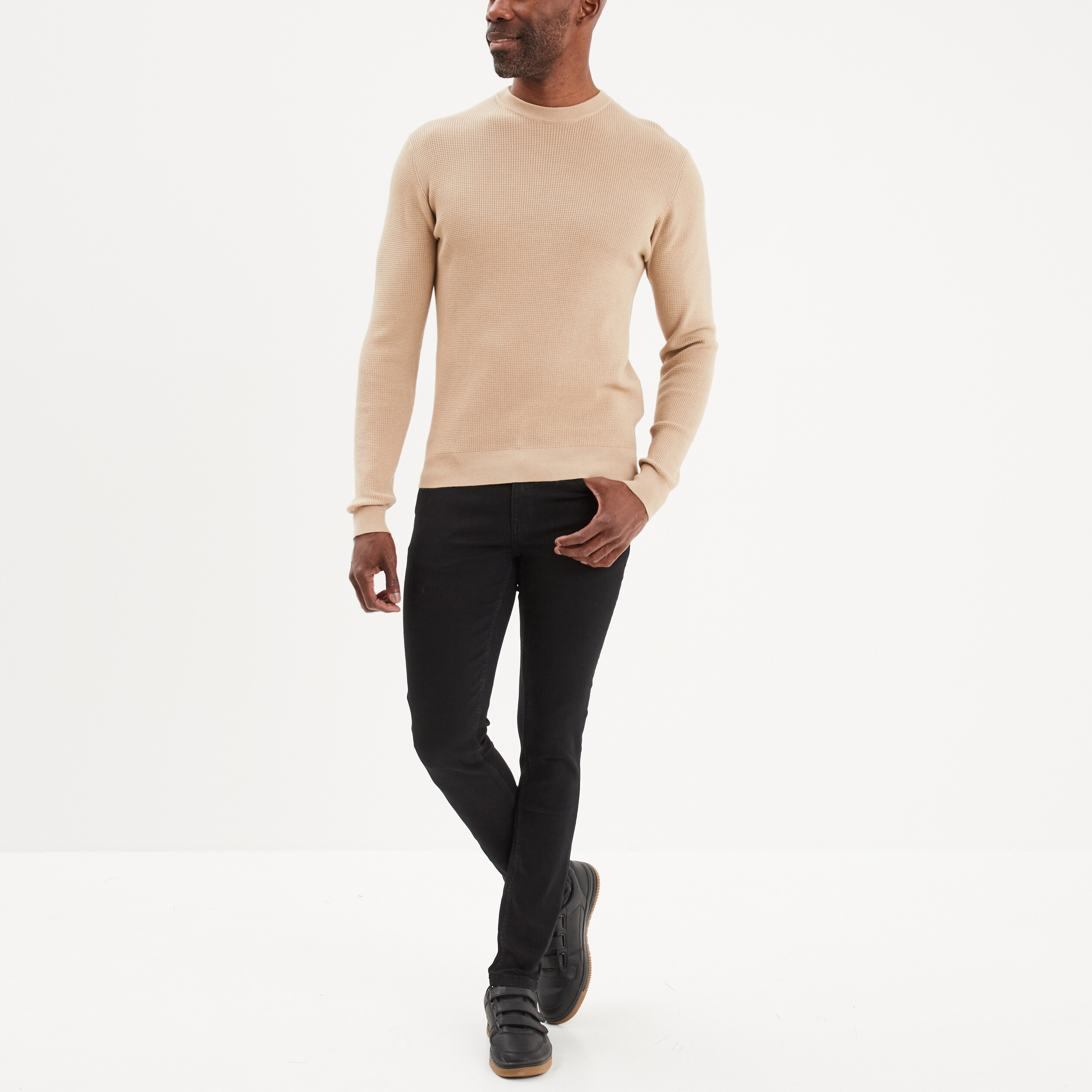 Pull en maille textur&eacute;e col rond beige homme