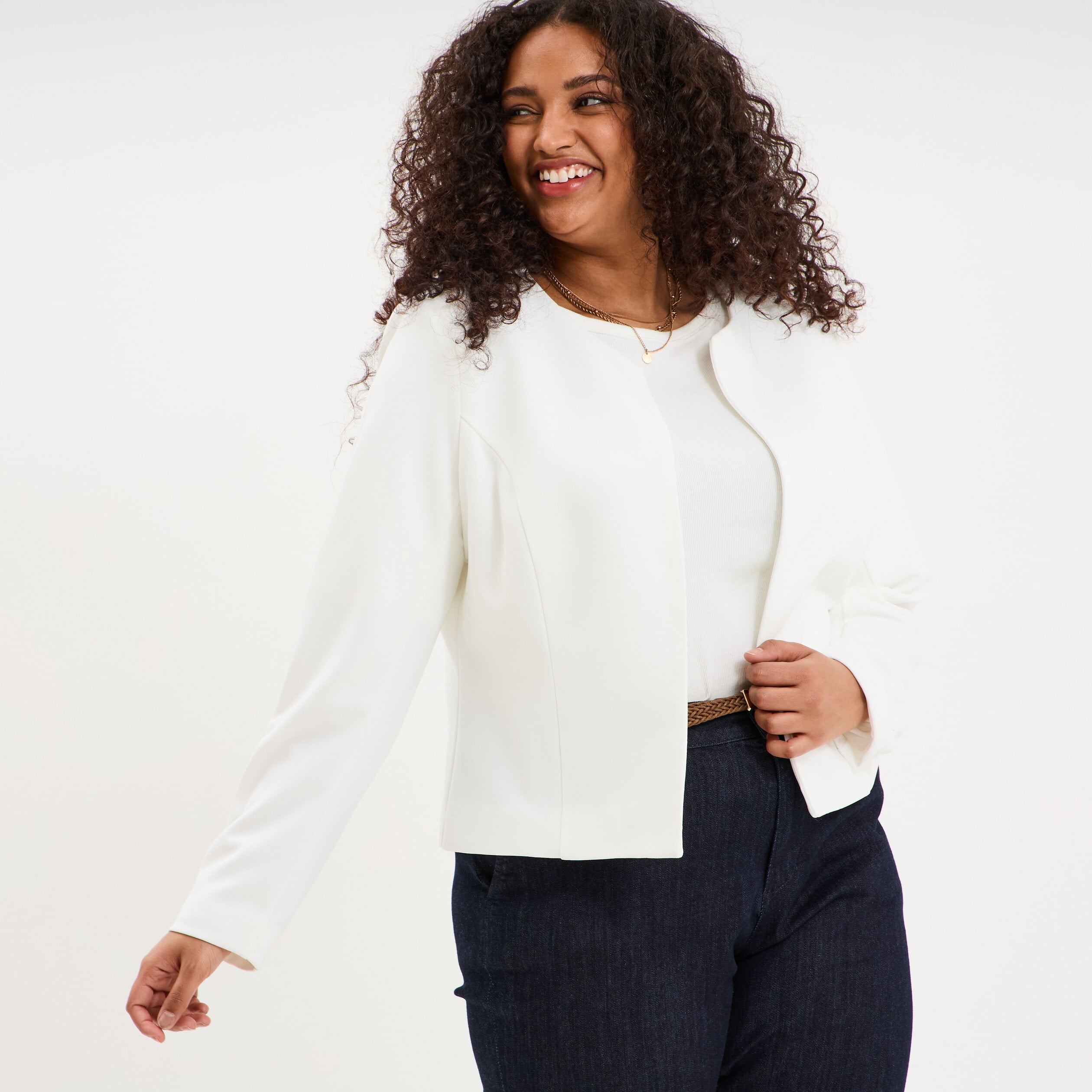 Veste ajust&eacute;e courte manches longues blanc femme grande taille