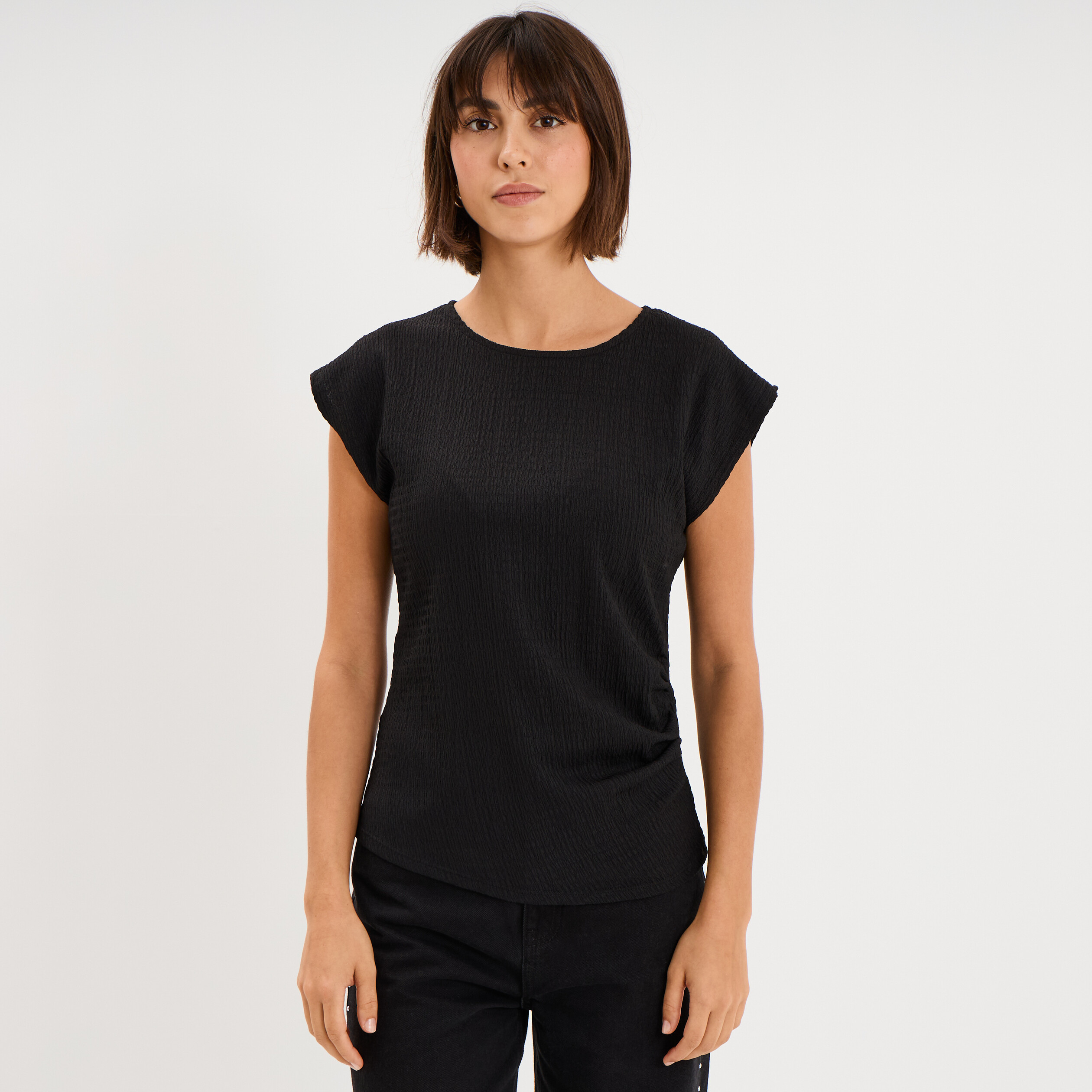 T-shirt fronc&eacute; gaufr&eacute; manches courtes noir femme