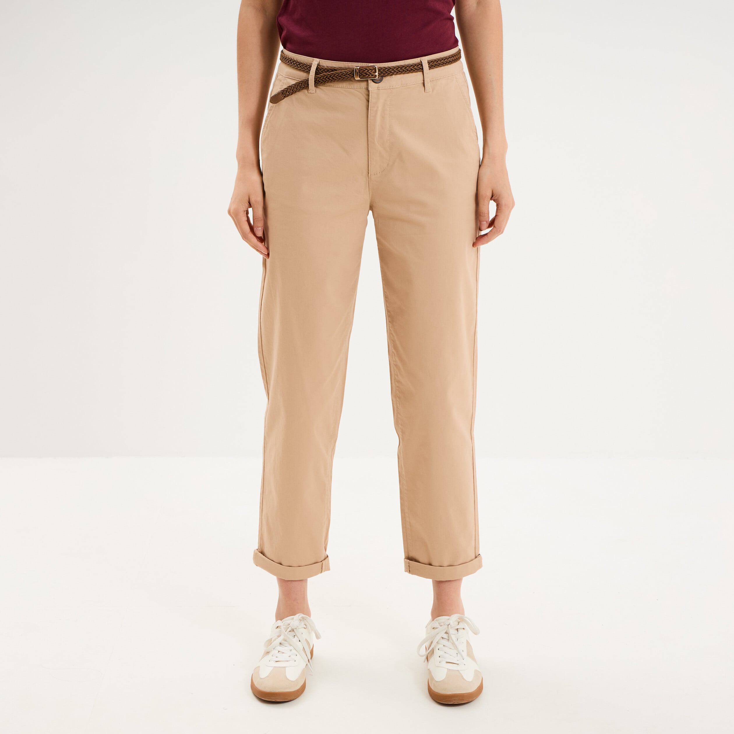 Pantalon chino regular ceinture tress&eacute;e sable femme