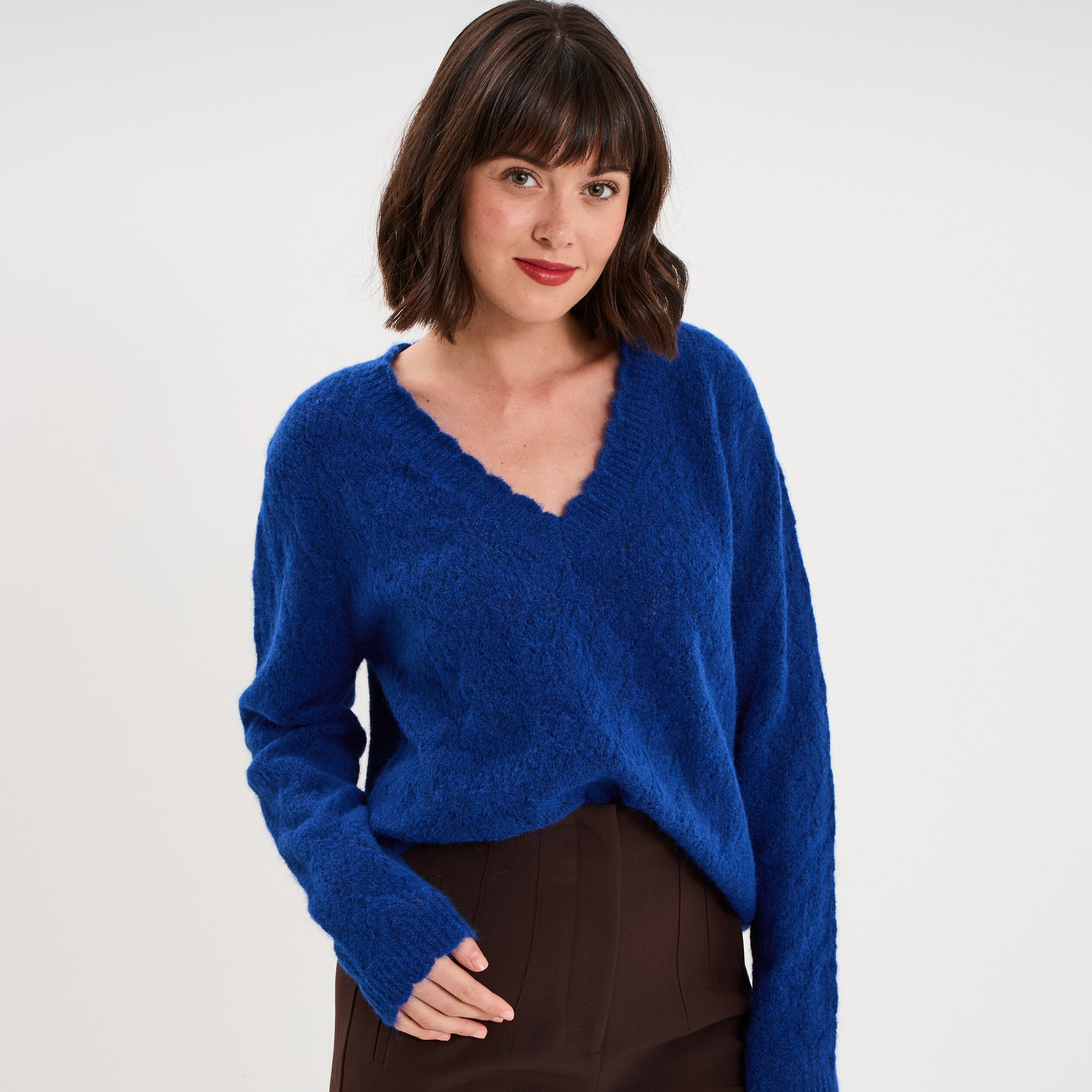 Pull col V ajour&eacute; manches longues bleu roi femme