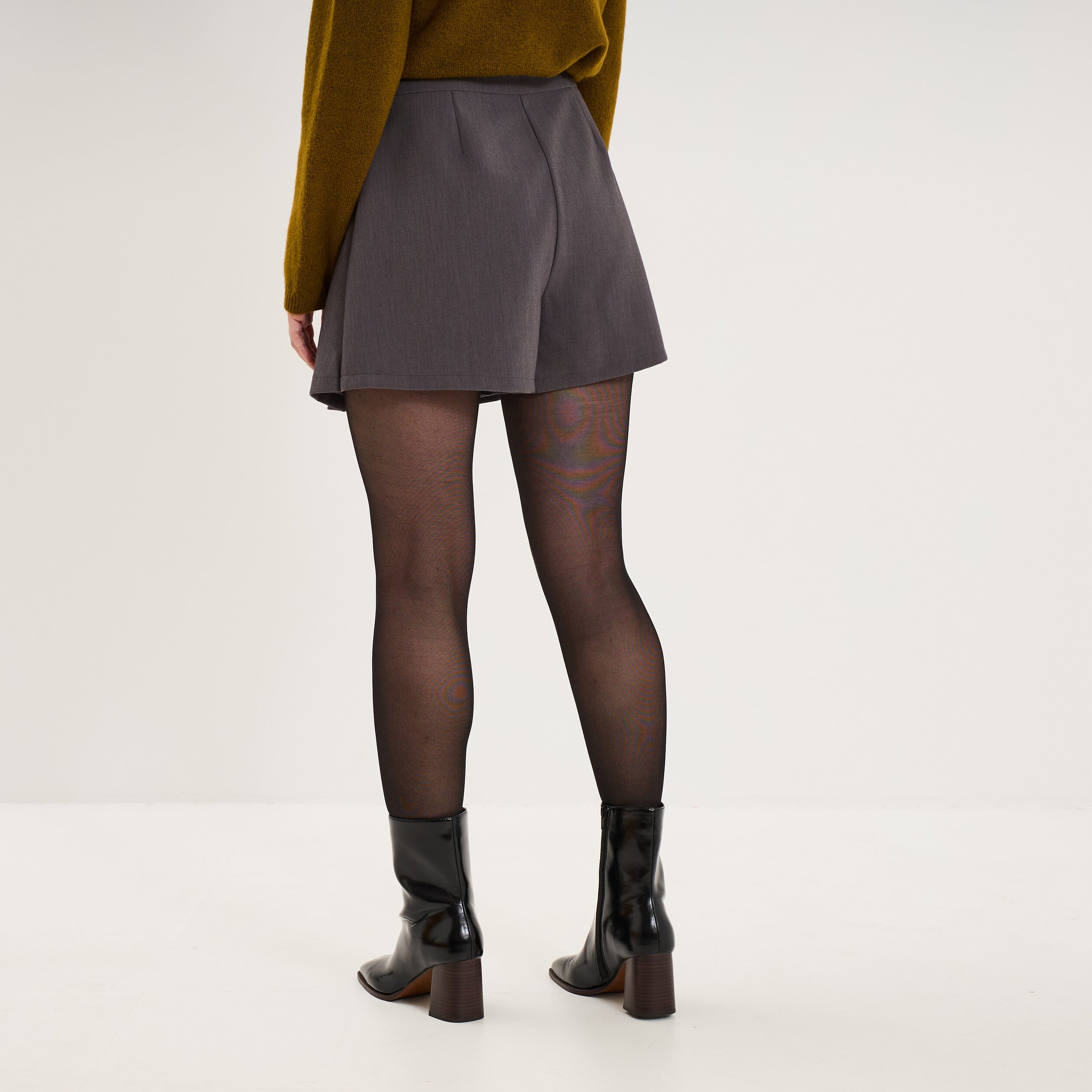 Jupe-short pliss&eacute;e boutons dor&eacute;s gris fonc&eacute; femme