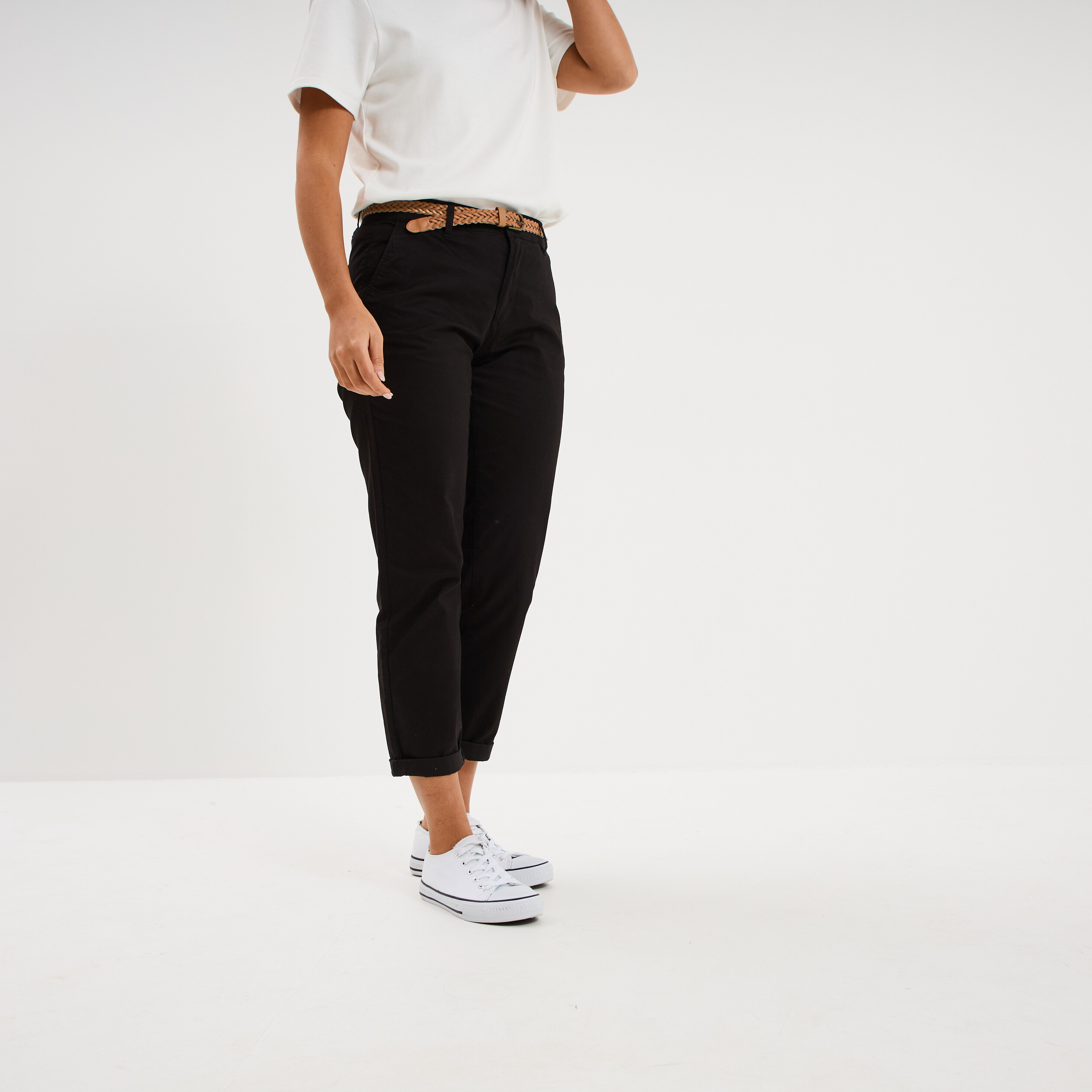 Pantalon chino 7/8&egrave;me ceinture tress&eacute;e noir femme