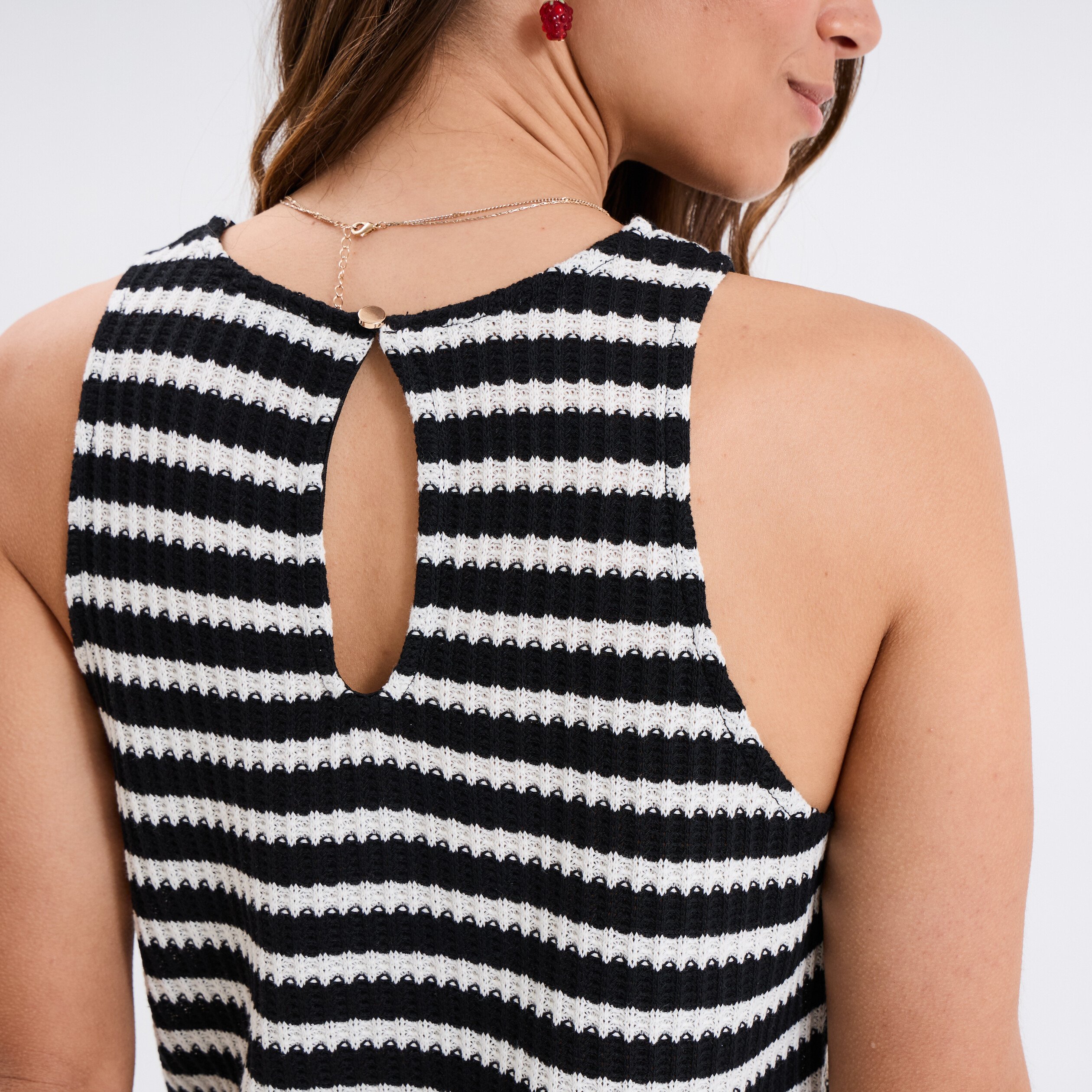 debardeur effet crochet noir femme Débardeur effet crochet noir femme