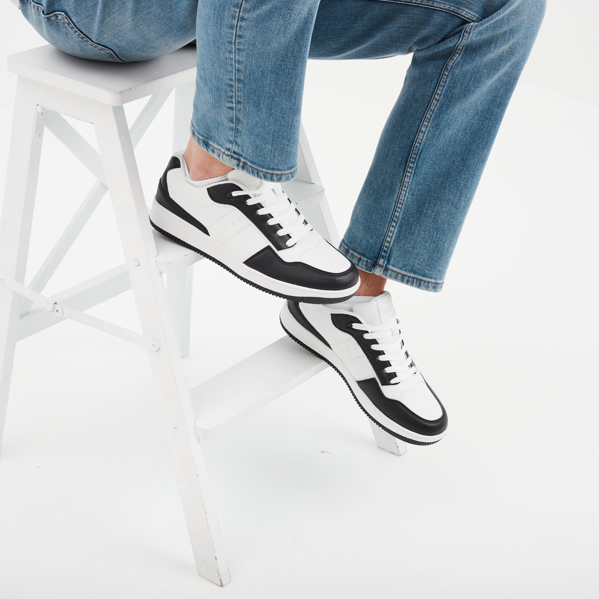 Tennis basses &agrave; lacets blanc homme
