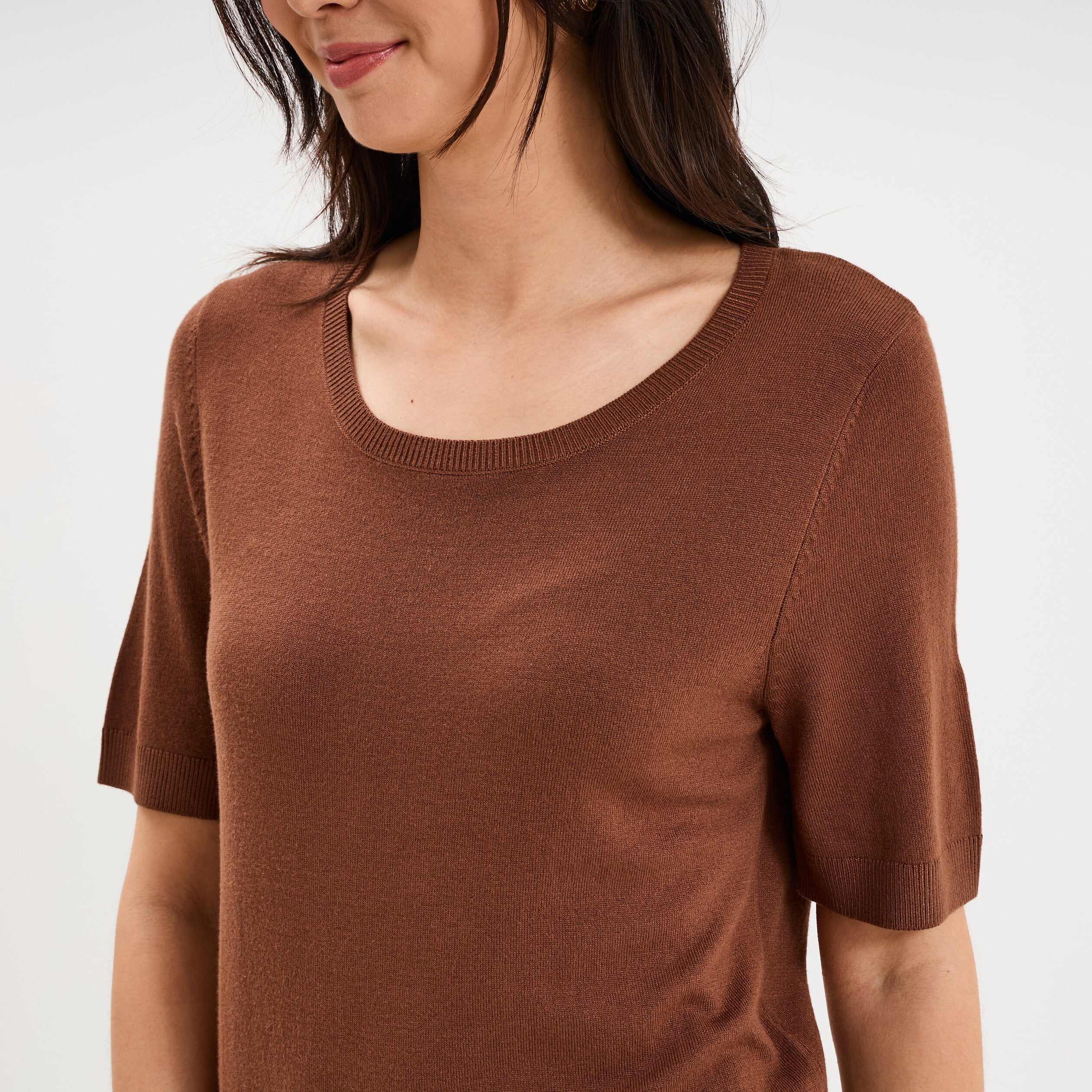 Pull manches courtes col rond marron fonc&eacute; femme
