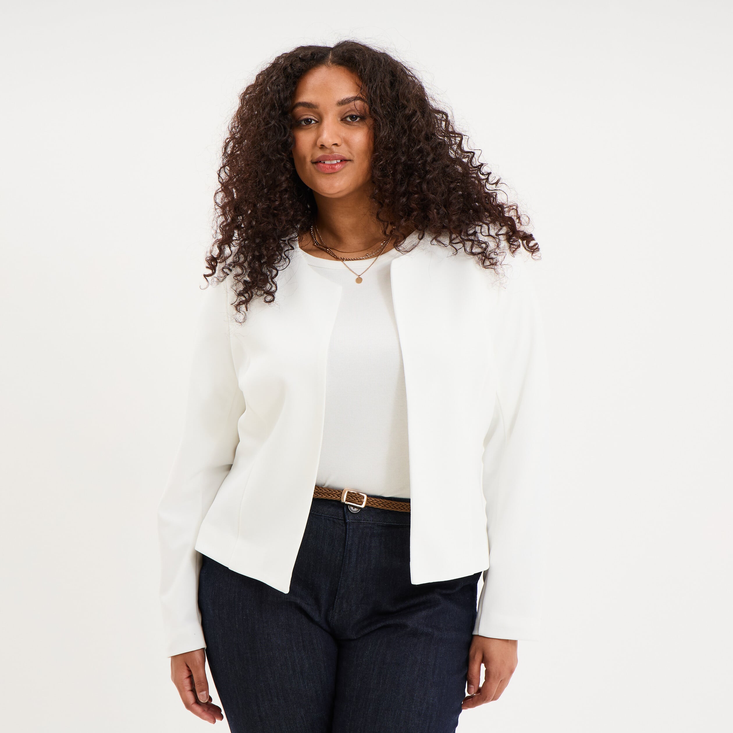 Veste ajust&eacute;e courte manches longues blanc femme grande taille