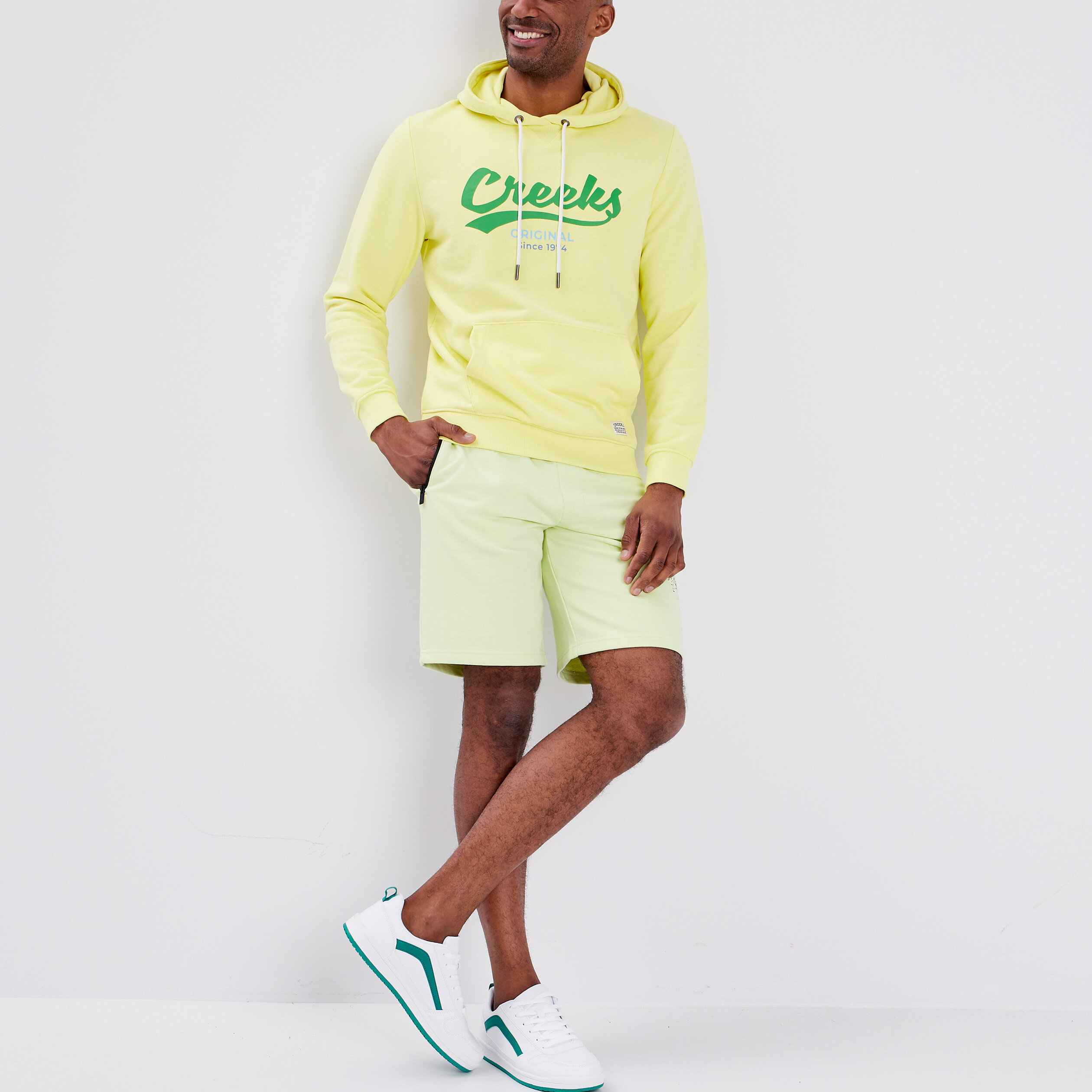 short jogging droit avec poches zippees vert homme Short jogging droit avec poches zippées vert homme