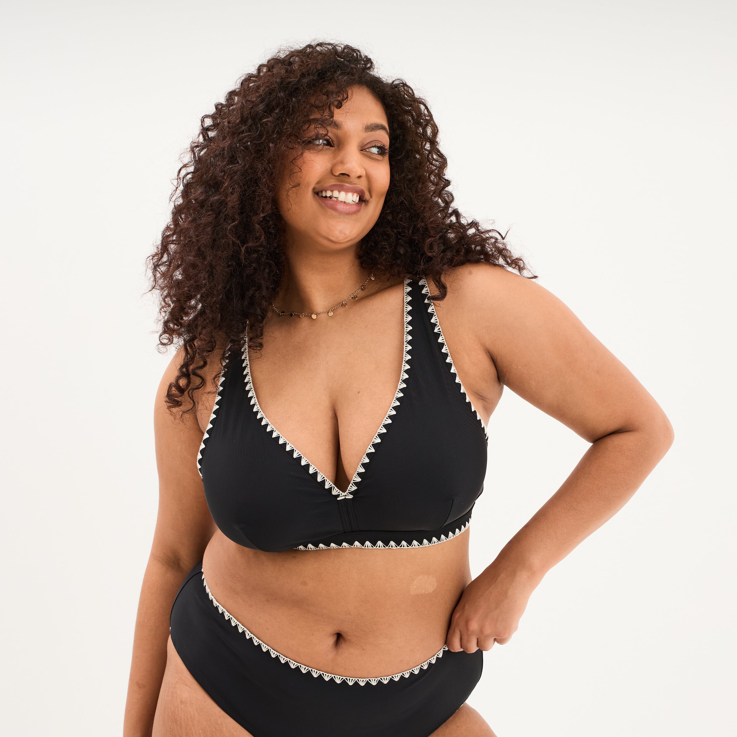 Haut de maillot de bain triangle brod&eacute; noir femme grande taille