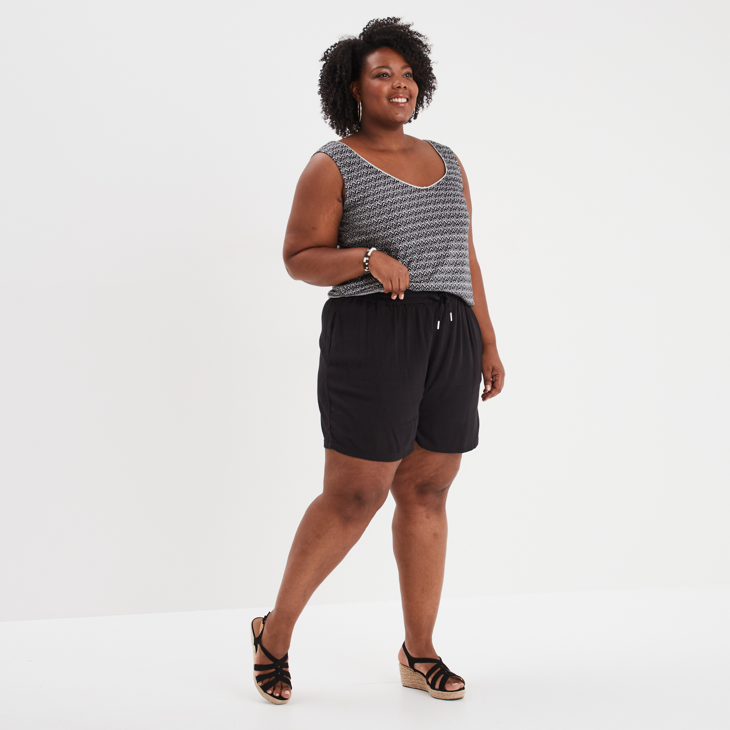 short fluide taille elastiquee noir femmegt Short fluide taille élastiquée noir femme grande taille