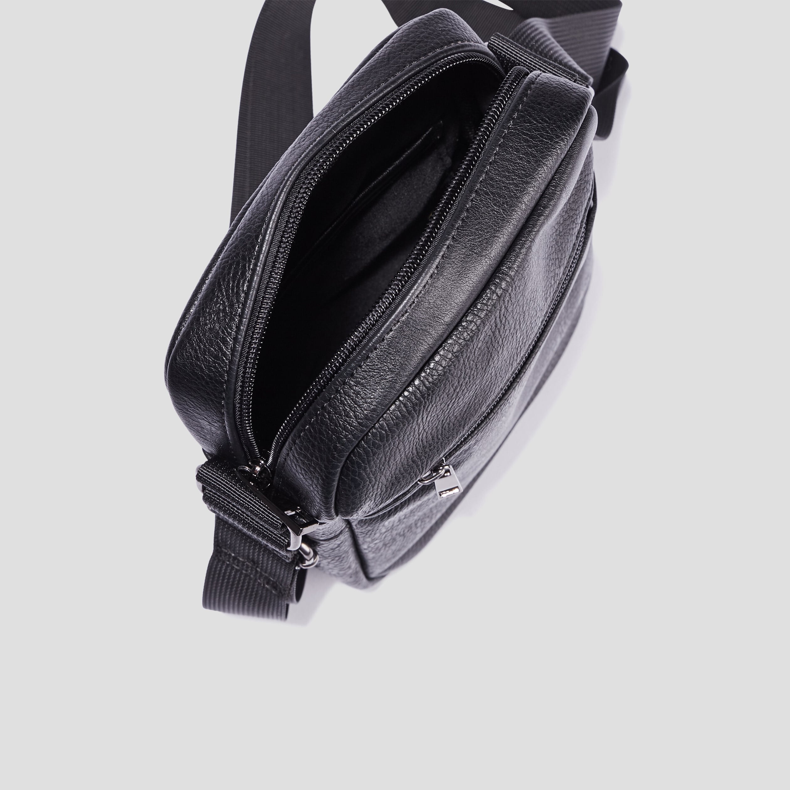 Sac rectangulaire bandouli&egrave;re noir homme