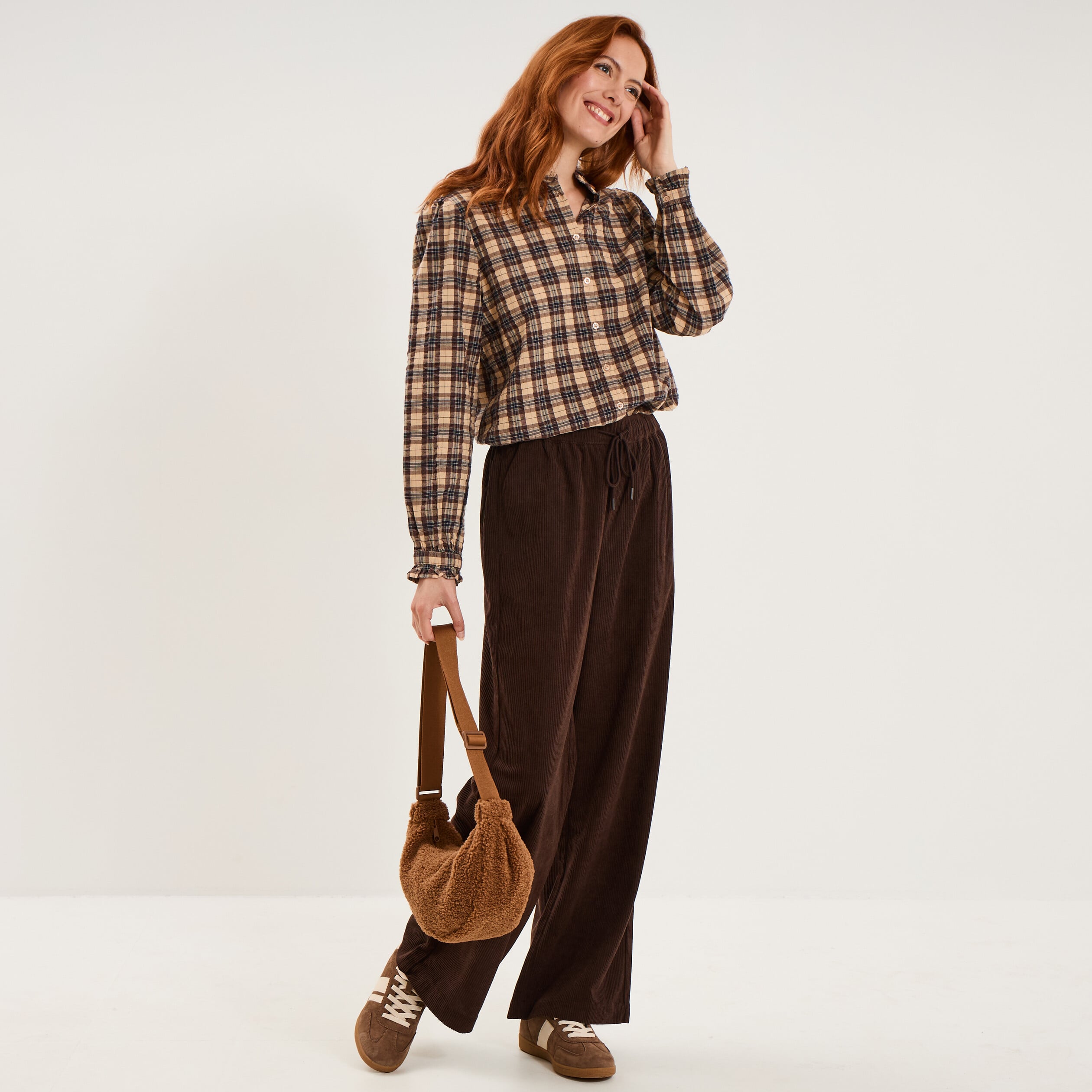 Pantalon large effet velours c&ocirc;tel&eacute; marron fonc&eacute; femme