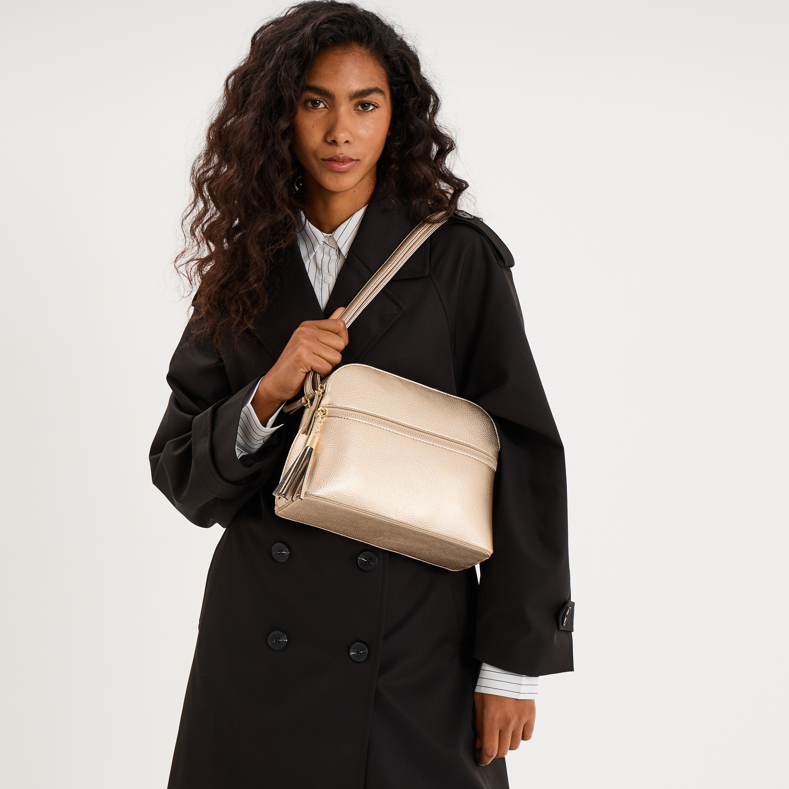 Sac en bandouli&egrave;re couleur or femme