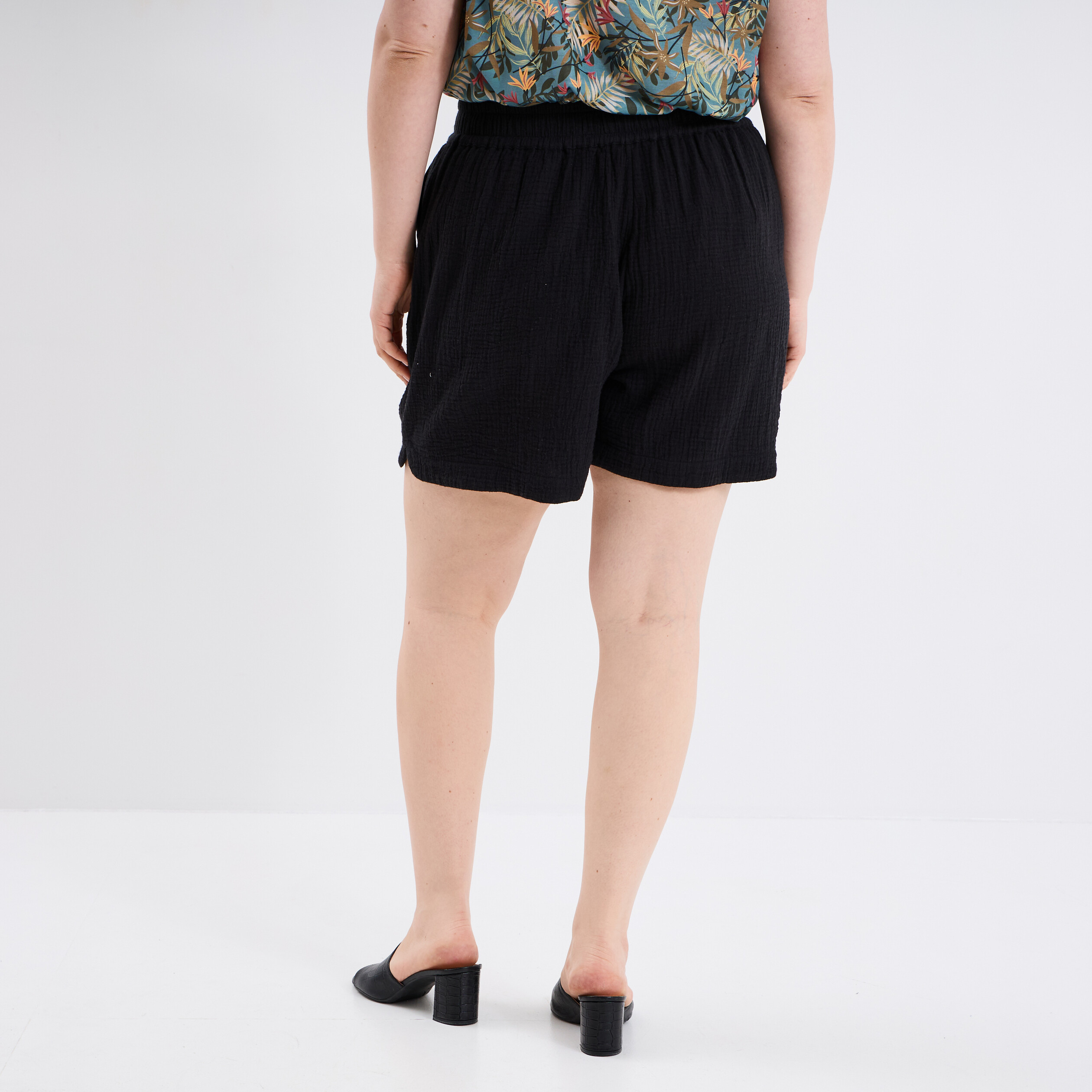 short droit elastique gaze de coton noir femmegt Short droit élastiqué gaze de coton noir femme grande taille