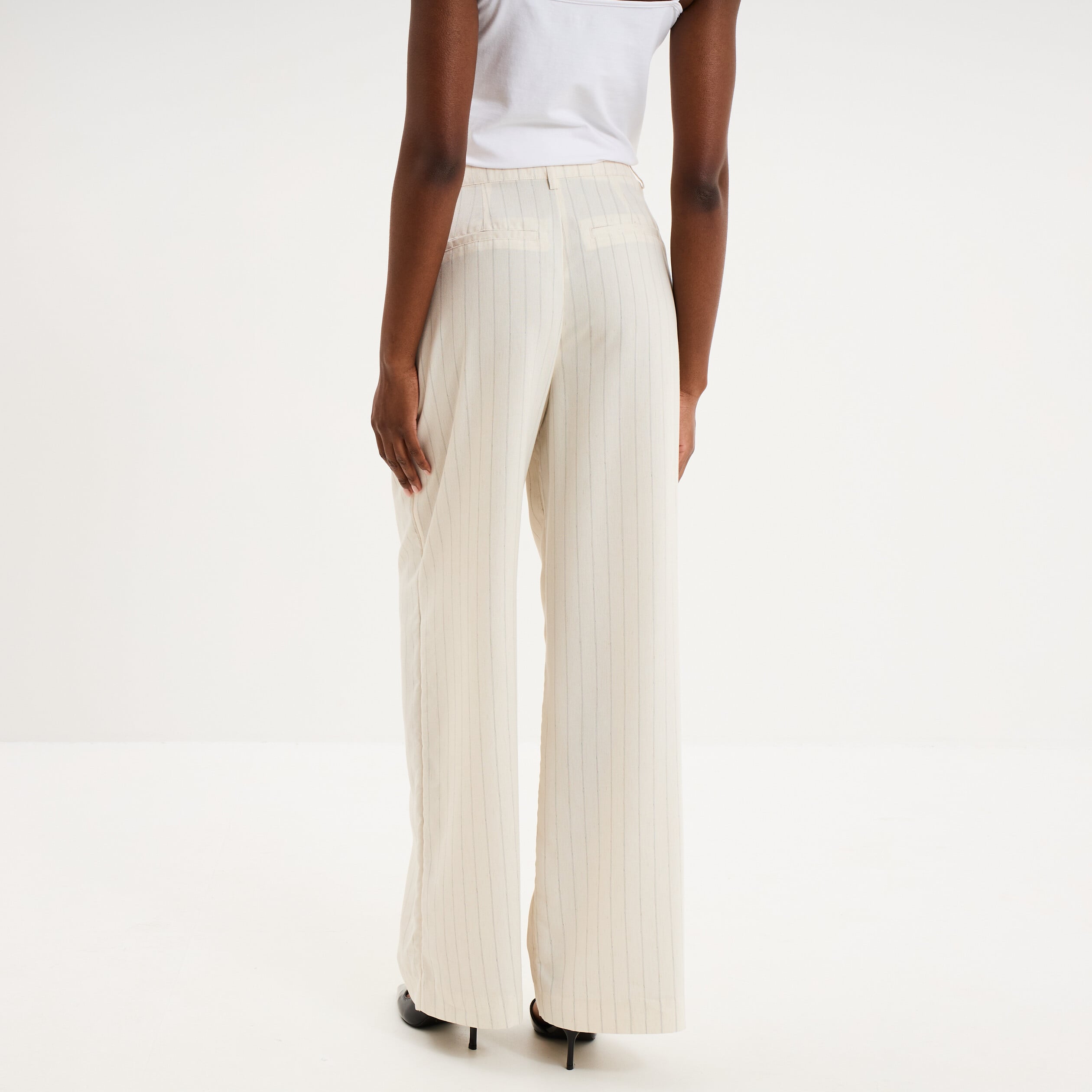 Pantalon large avec pinces ecru femme