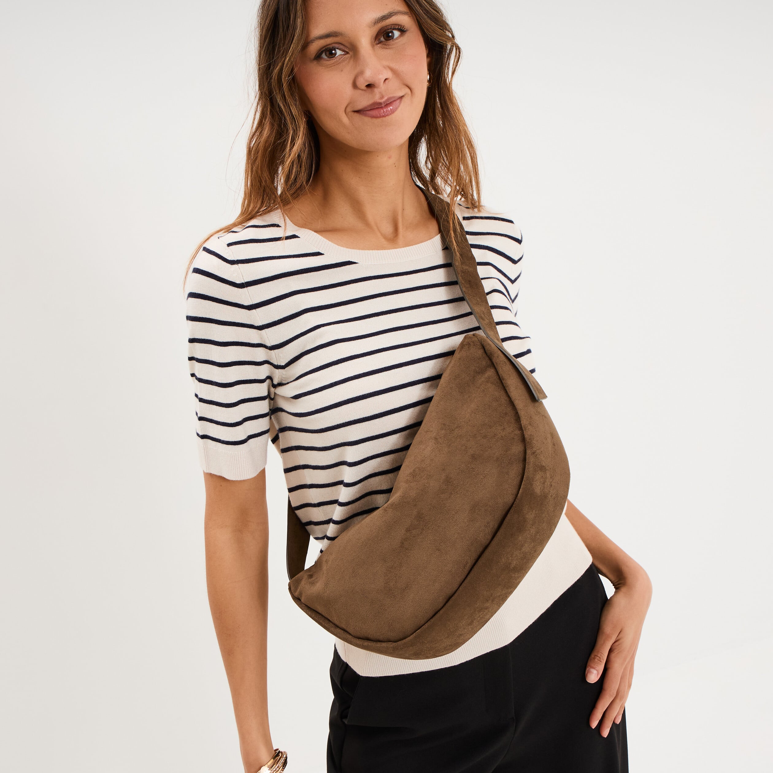 Sac banane effet su&eacute;dine vert kaki femme