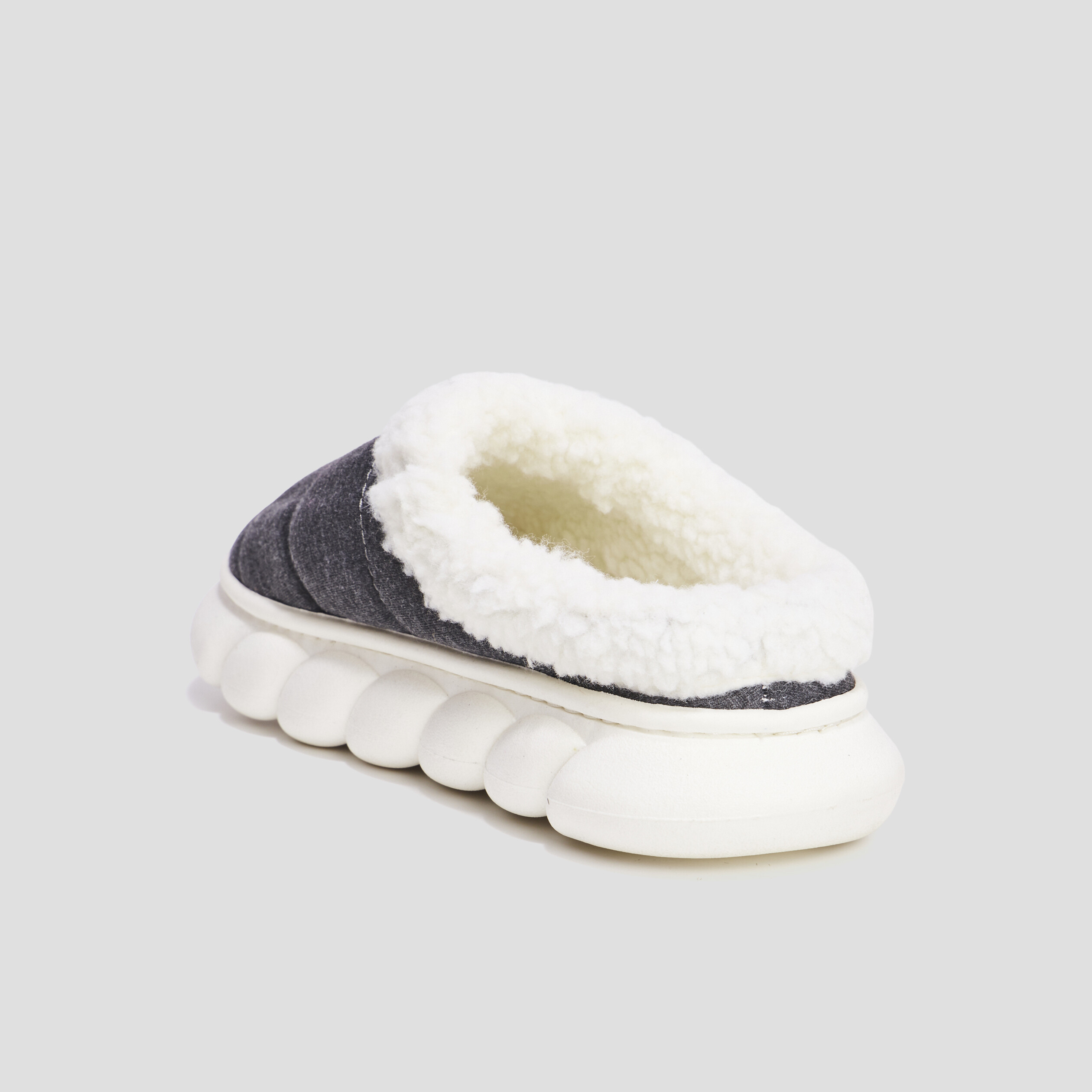 Chaussons mules plateformes fourrés noir femme
