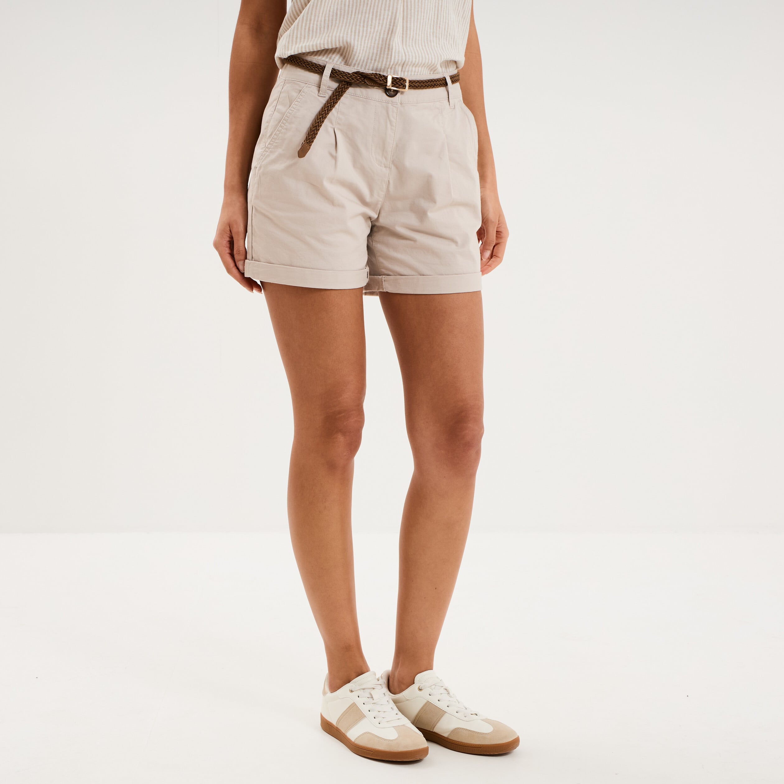 Short chino ceinture tress&eacute;e beige femme