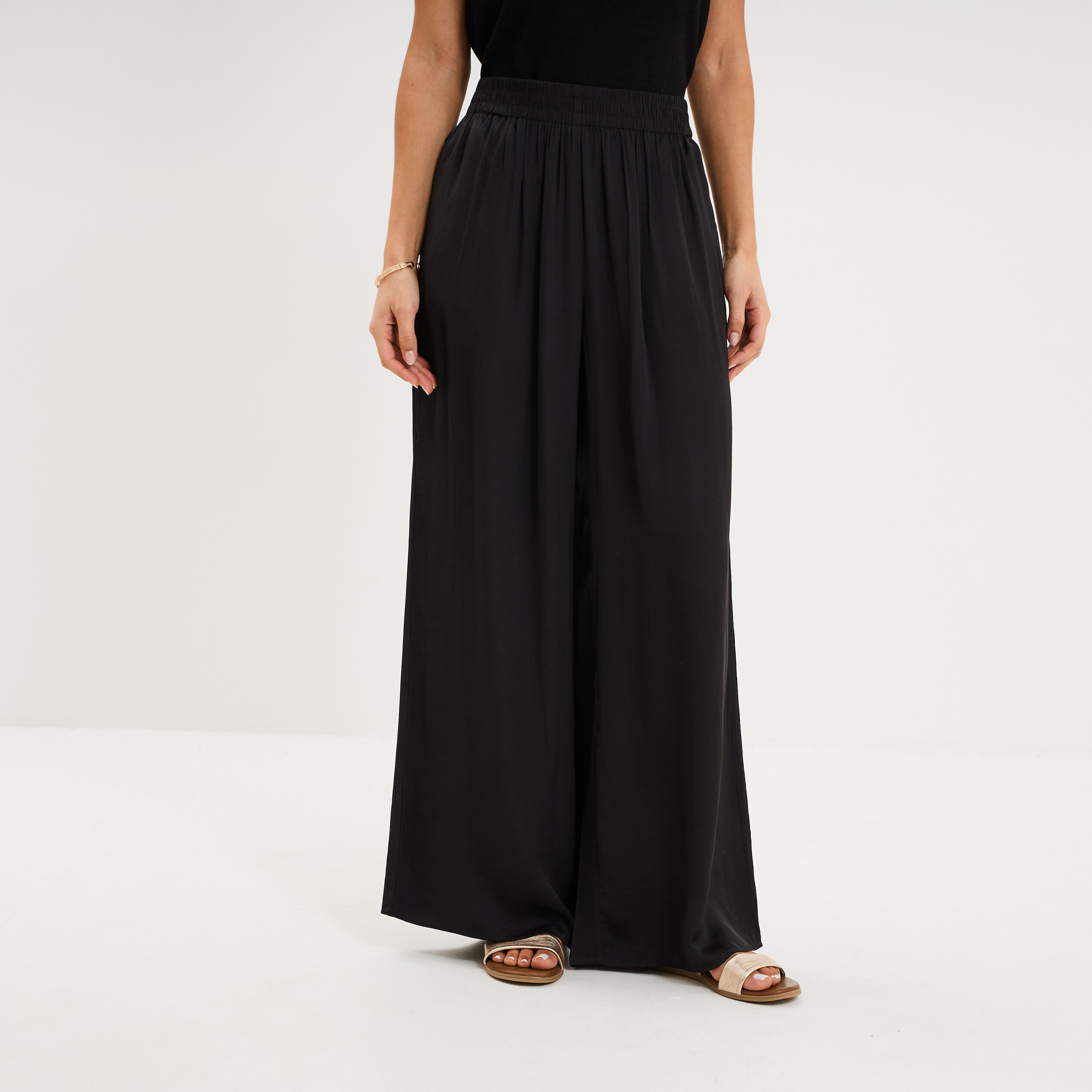 Pantalon large fluide effet satin&eacute; noir femme