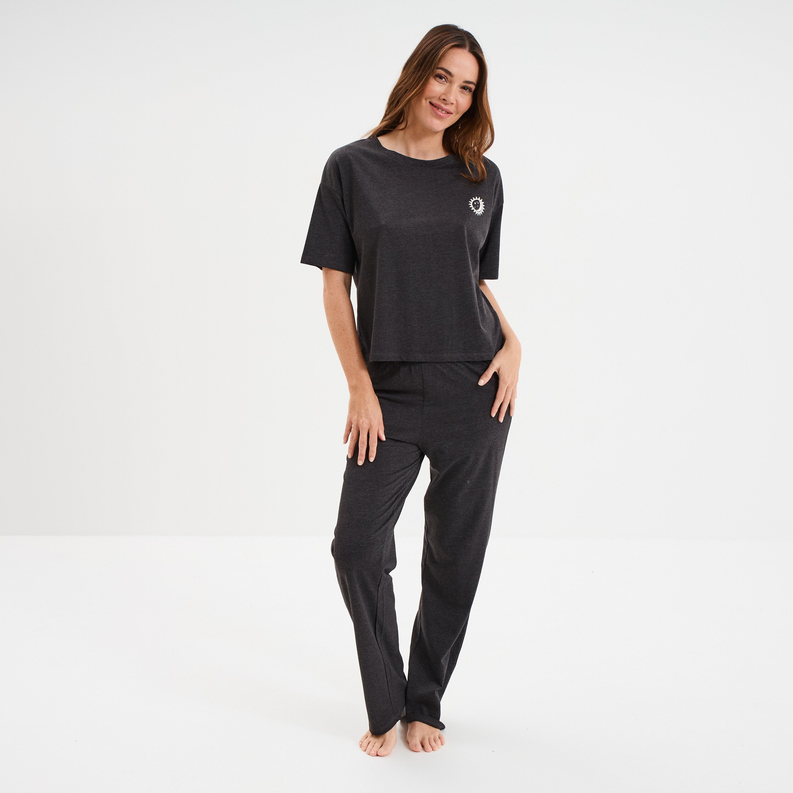 ensemble pyjama pantalon et t shirt gris fonce femme Ensemble pyjama pantalon et t-shirt gris foncé femme