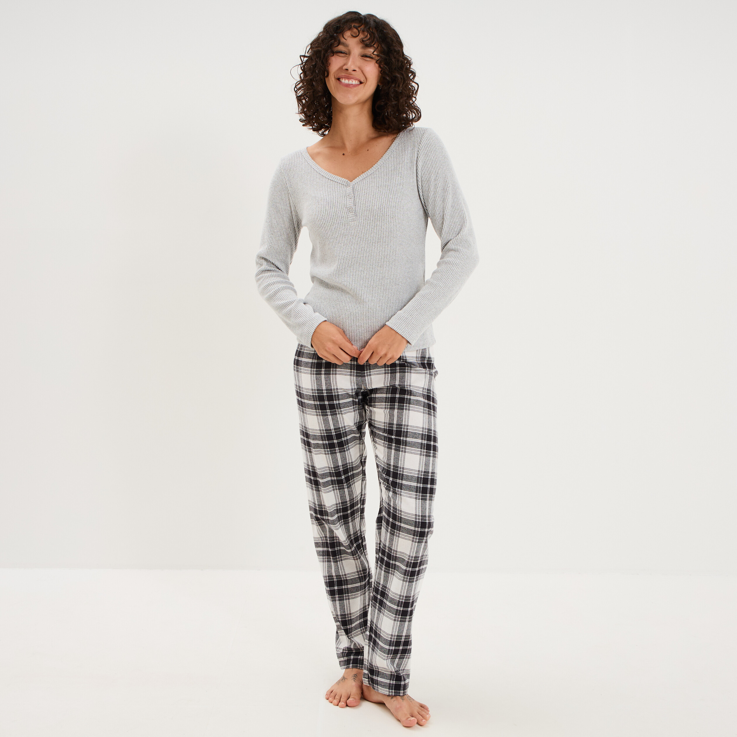 Ensemble pyjama t-shirt et pantalon gris femme