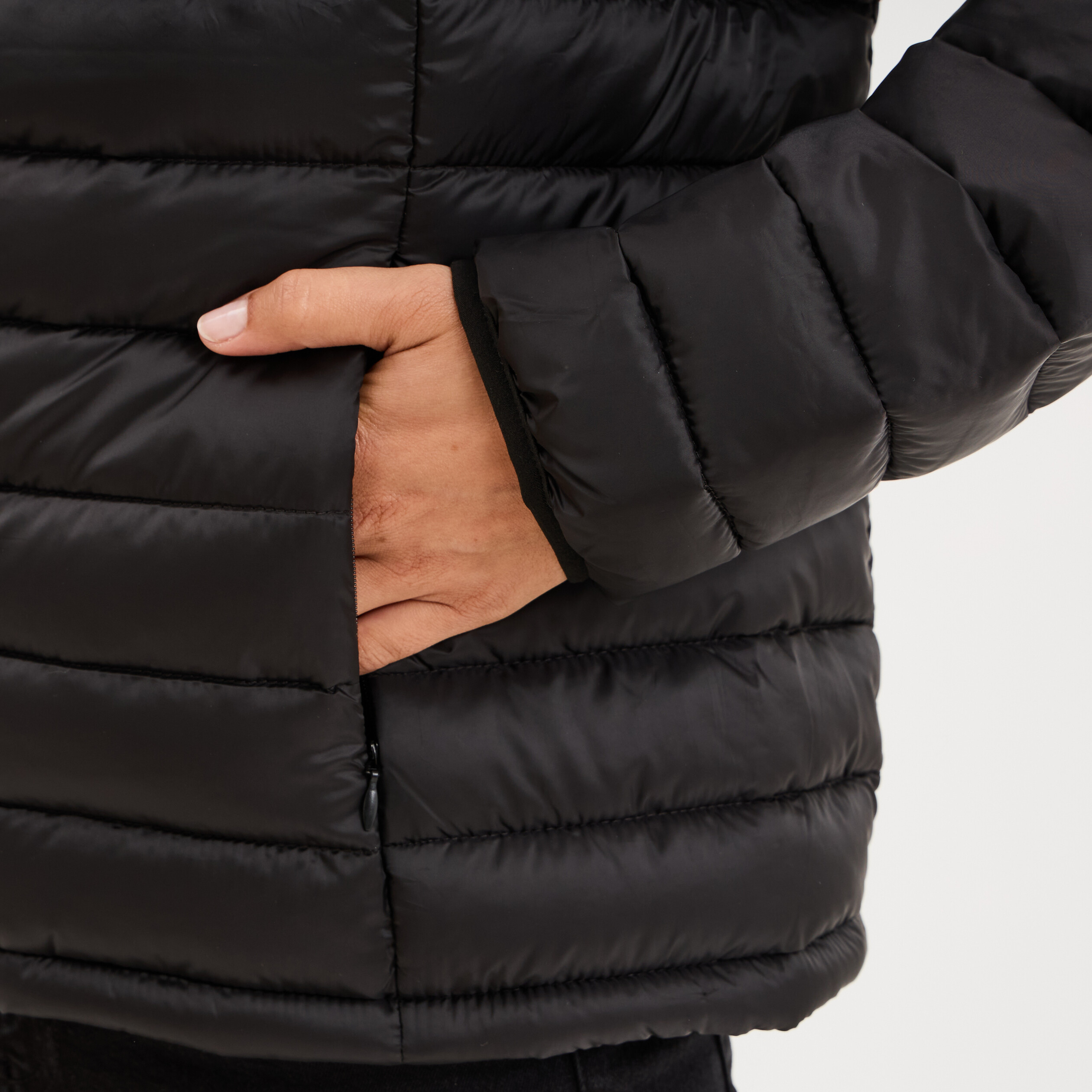 Doudoune l&eacute;g&egrave;re d&eacute;perlante &agrave; capuche noir femme