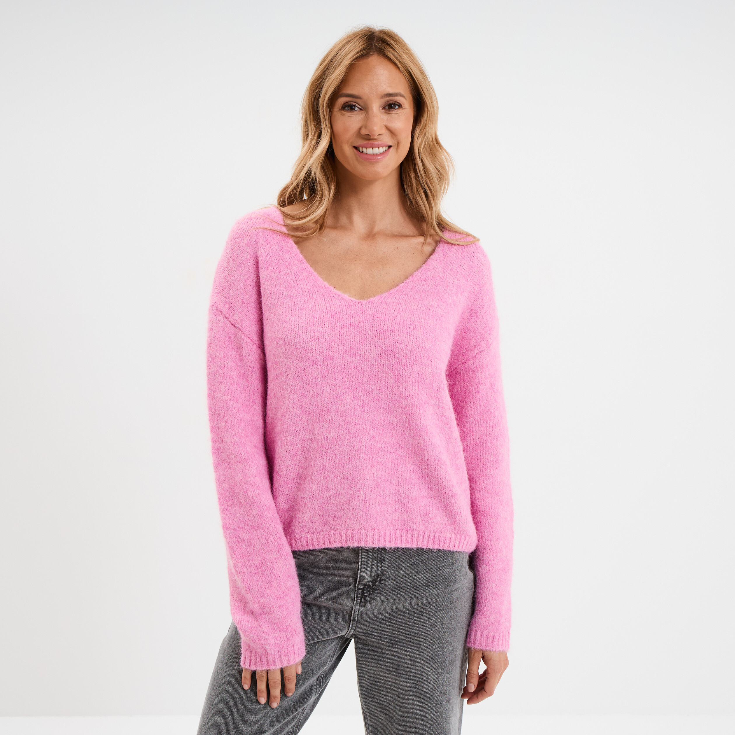Pull Rose Pull col en V manches longues rose fushia femme | La Halle