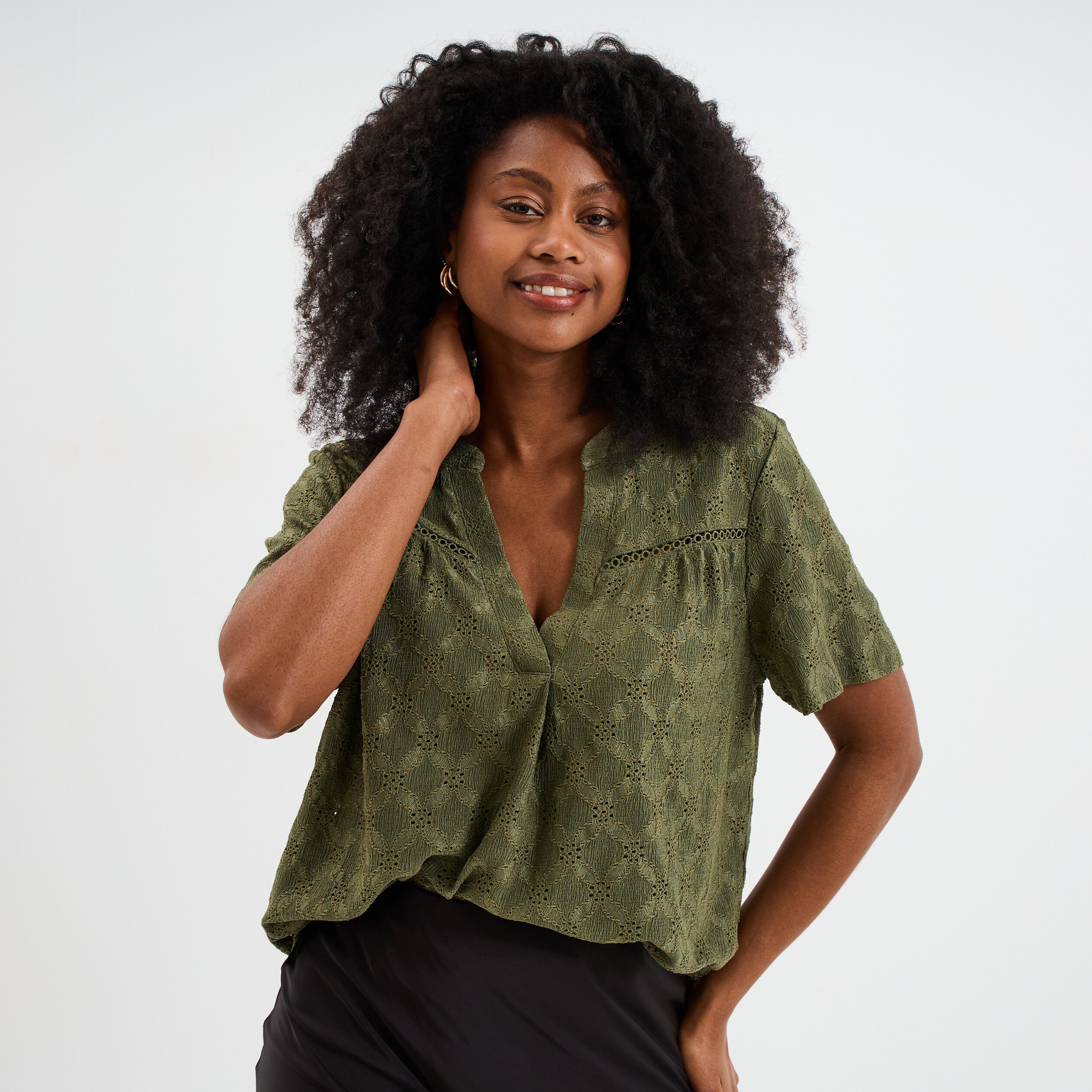 t shirt broderie anglaise col tunisien vert kaki femme T-shirt broderie anglaise col tunisien vert kaki femme