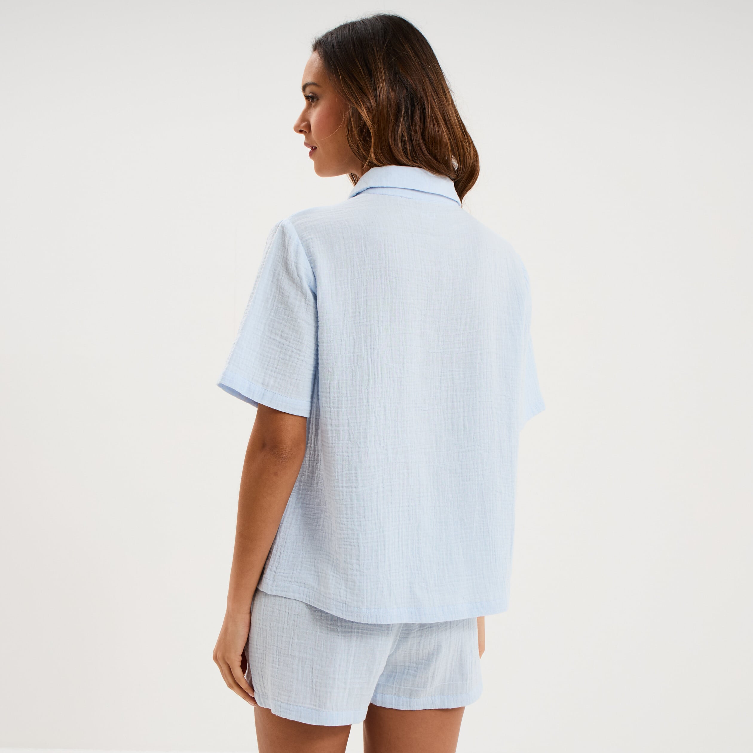 Ensemble pyjama chemise et short coton bleu ciel femme