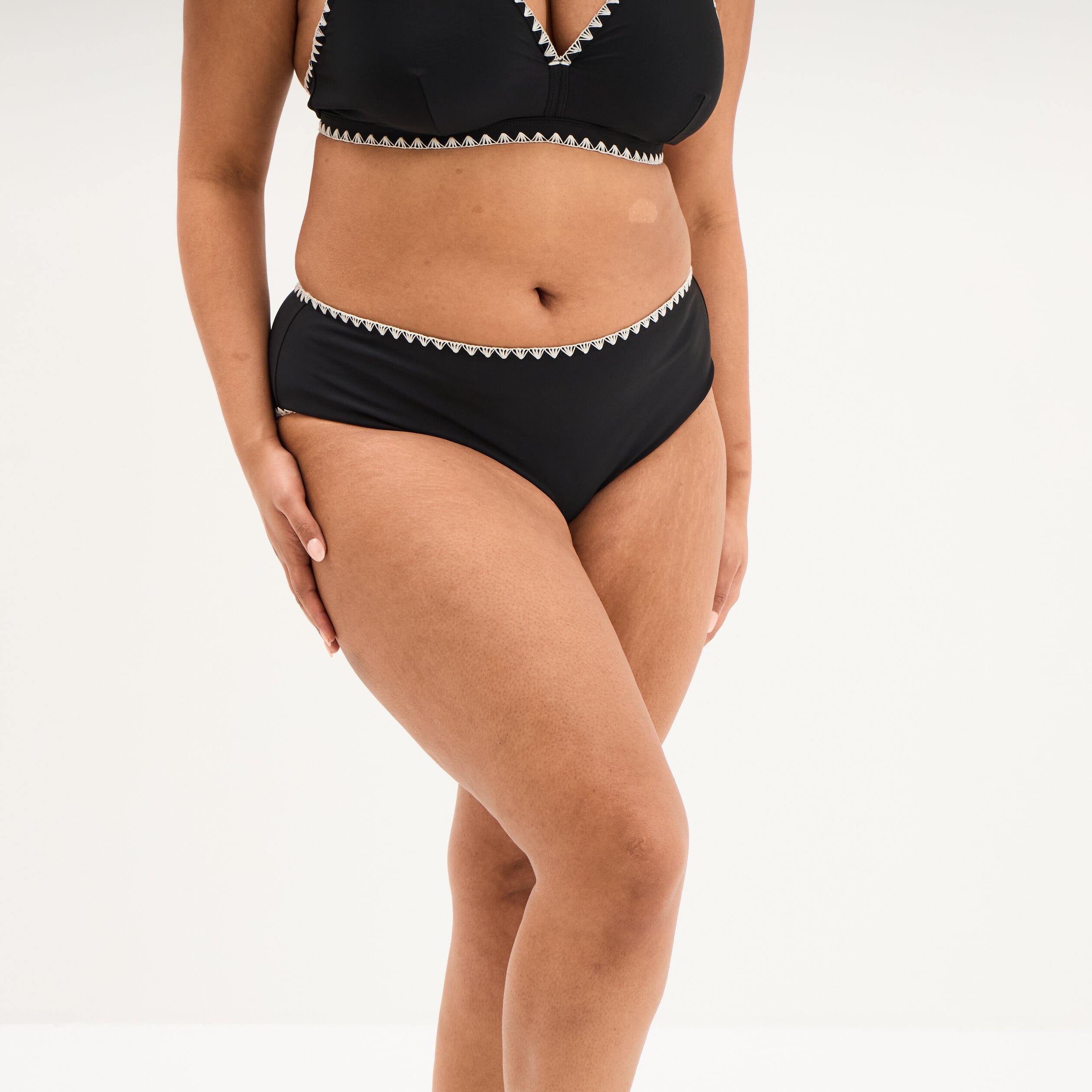 Bas de maillot de bain brod&eacute; noir femme grande taille