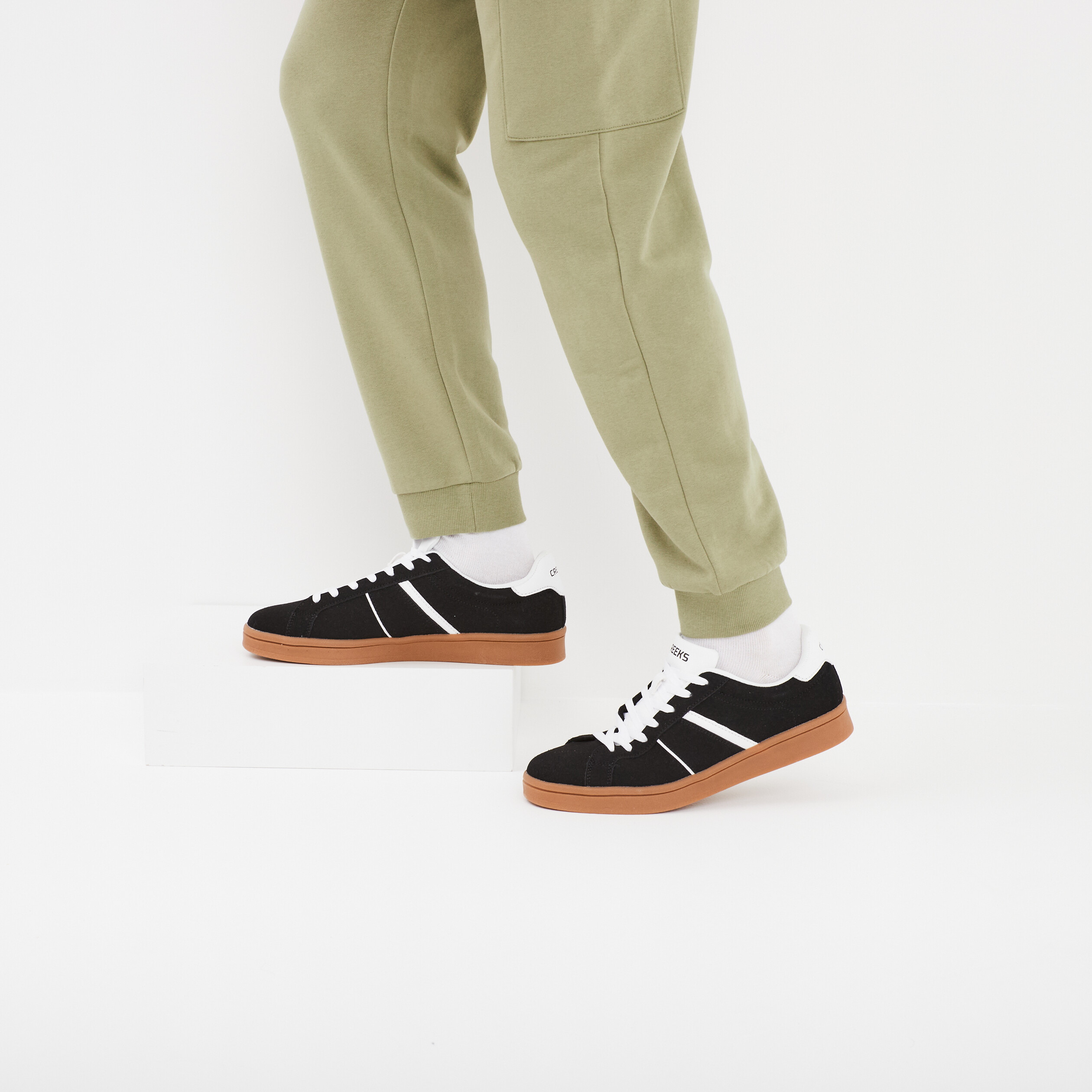 tennis basses a lacets effet daim noir homme Tennis basses à lacets effet daim noir homme