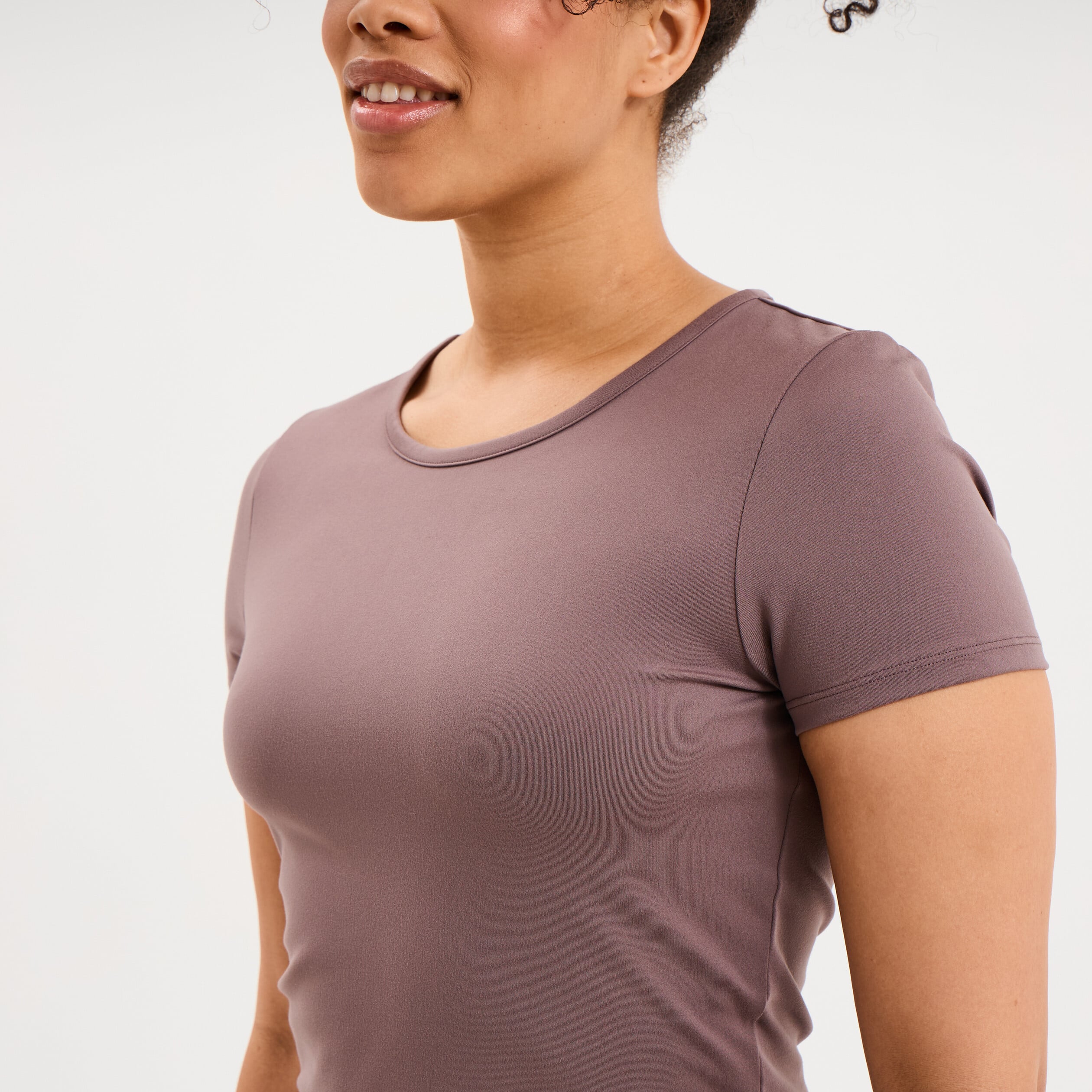 T-shirt de sport court ajust&eacute; mauve femme