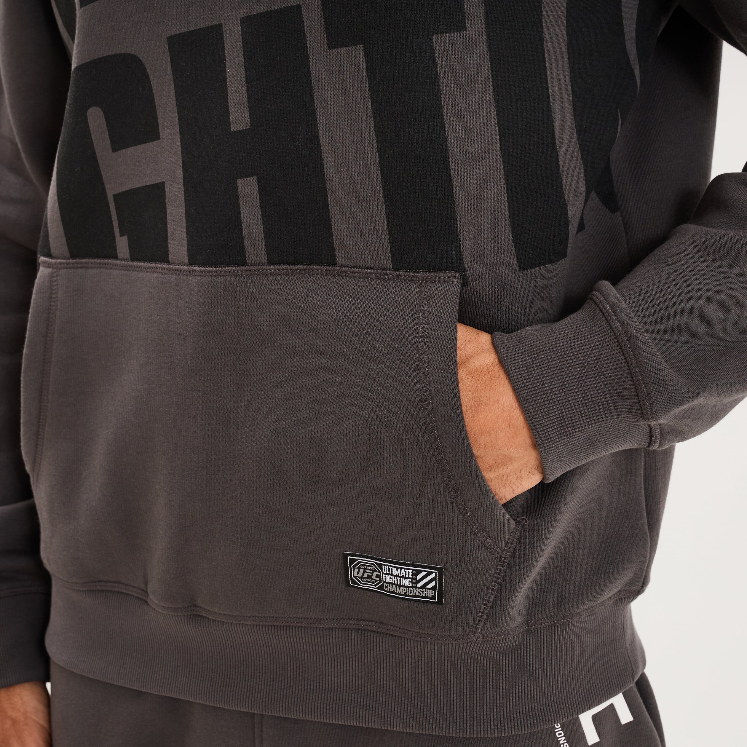 Sweat hoodie 1 poche &agrave; capuche UFC noir homme